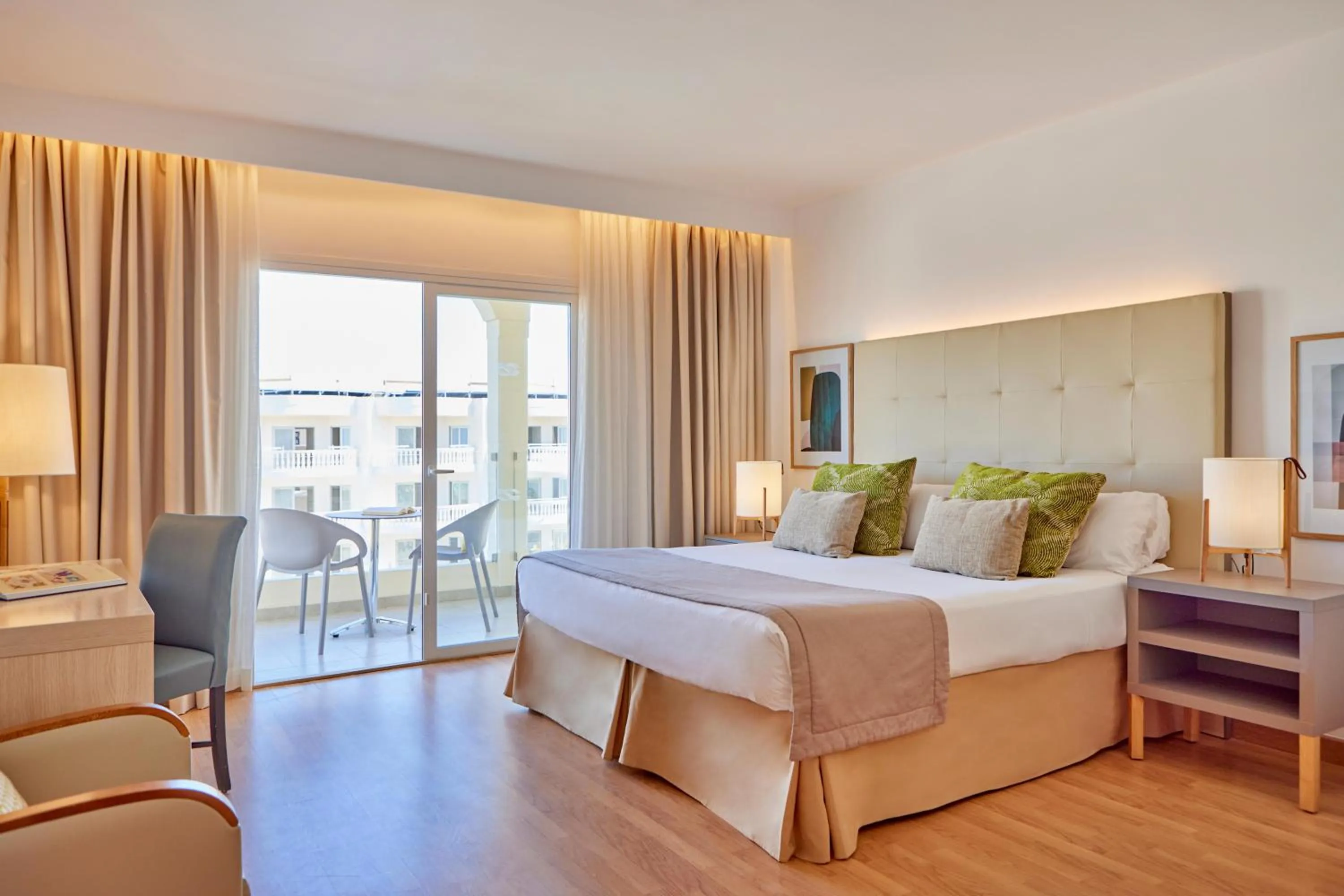 Photo of the whole room, Bed in Zafiro Bahia