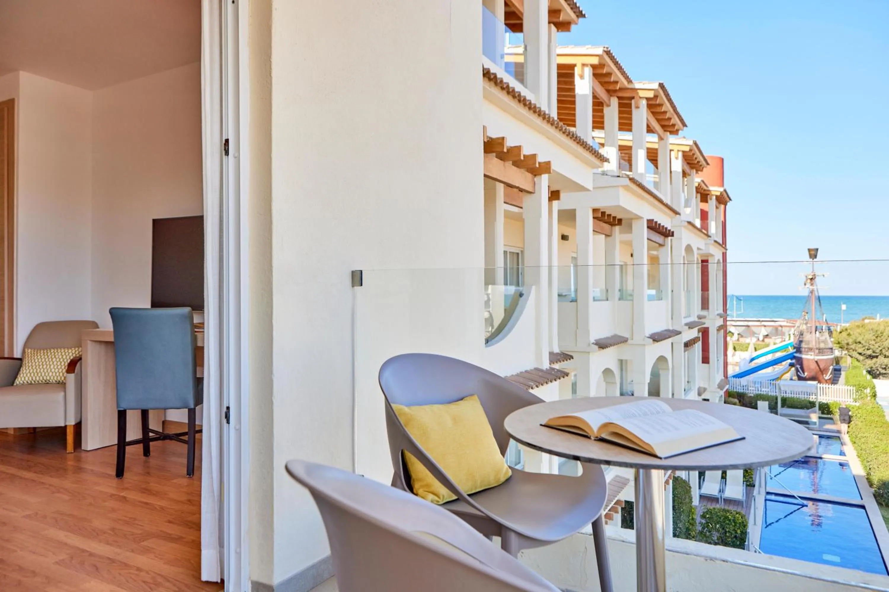 Photo of the whole room in Zafiro Bahia