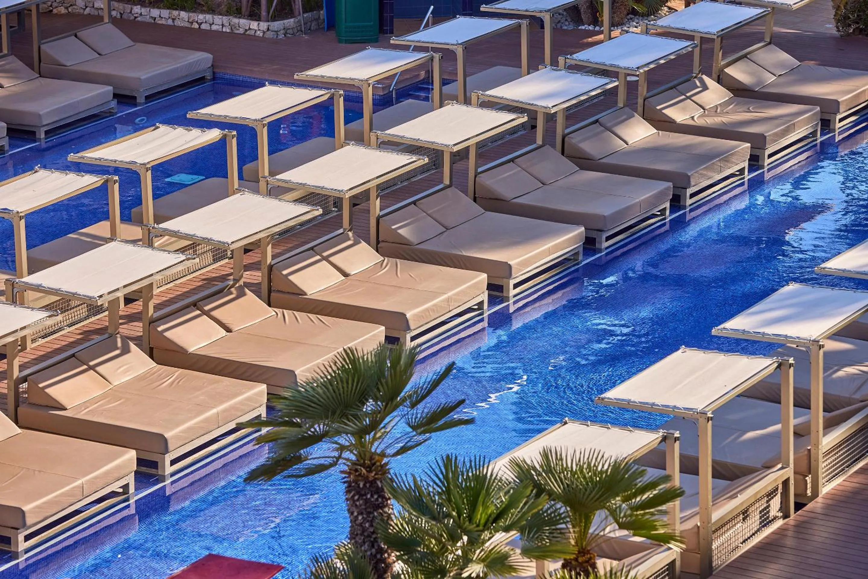 Swimming pool in Zafiro Bahia