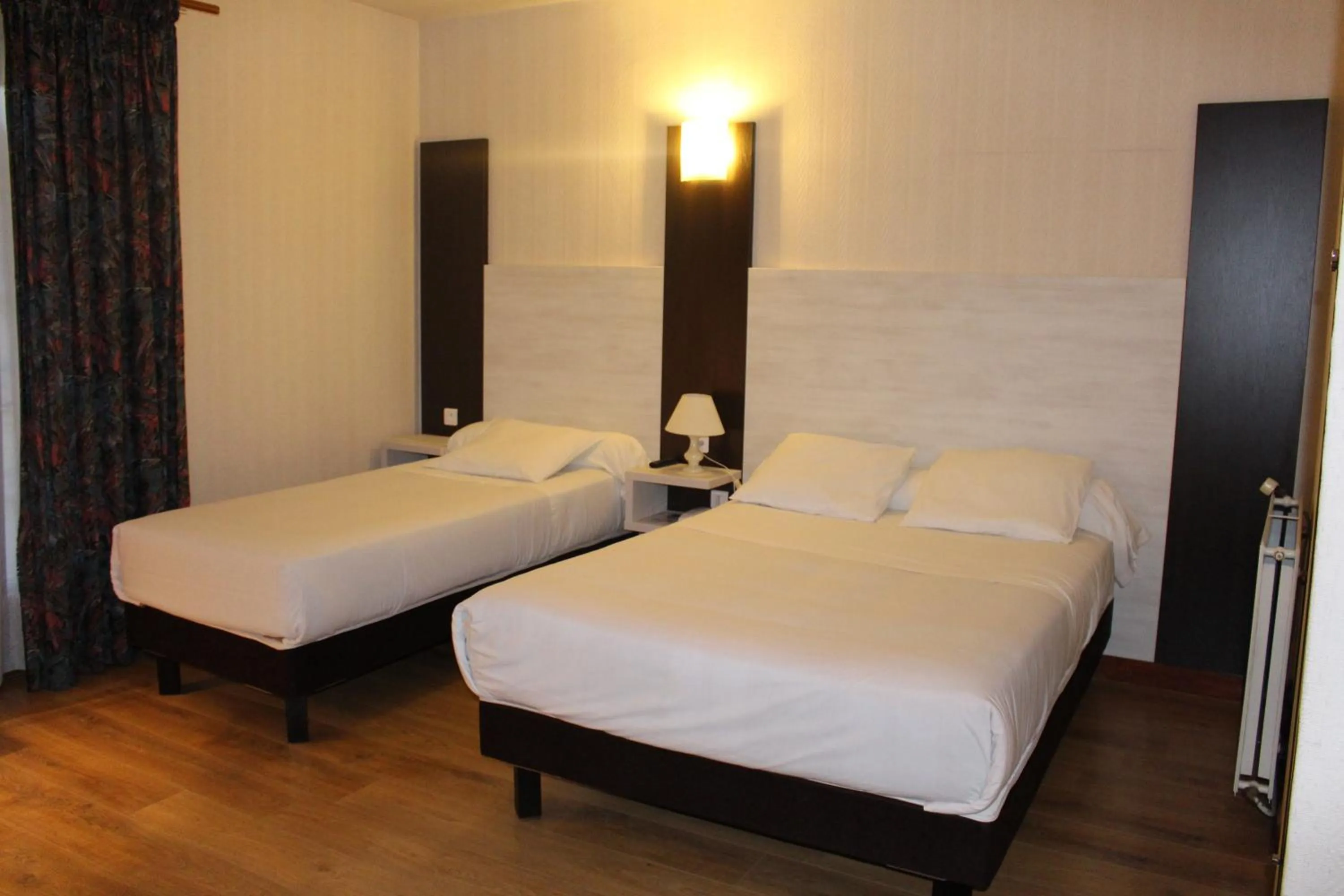 Bed in Hôtel Etang des Reynats