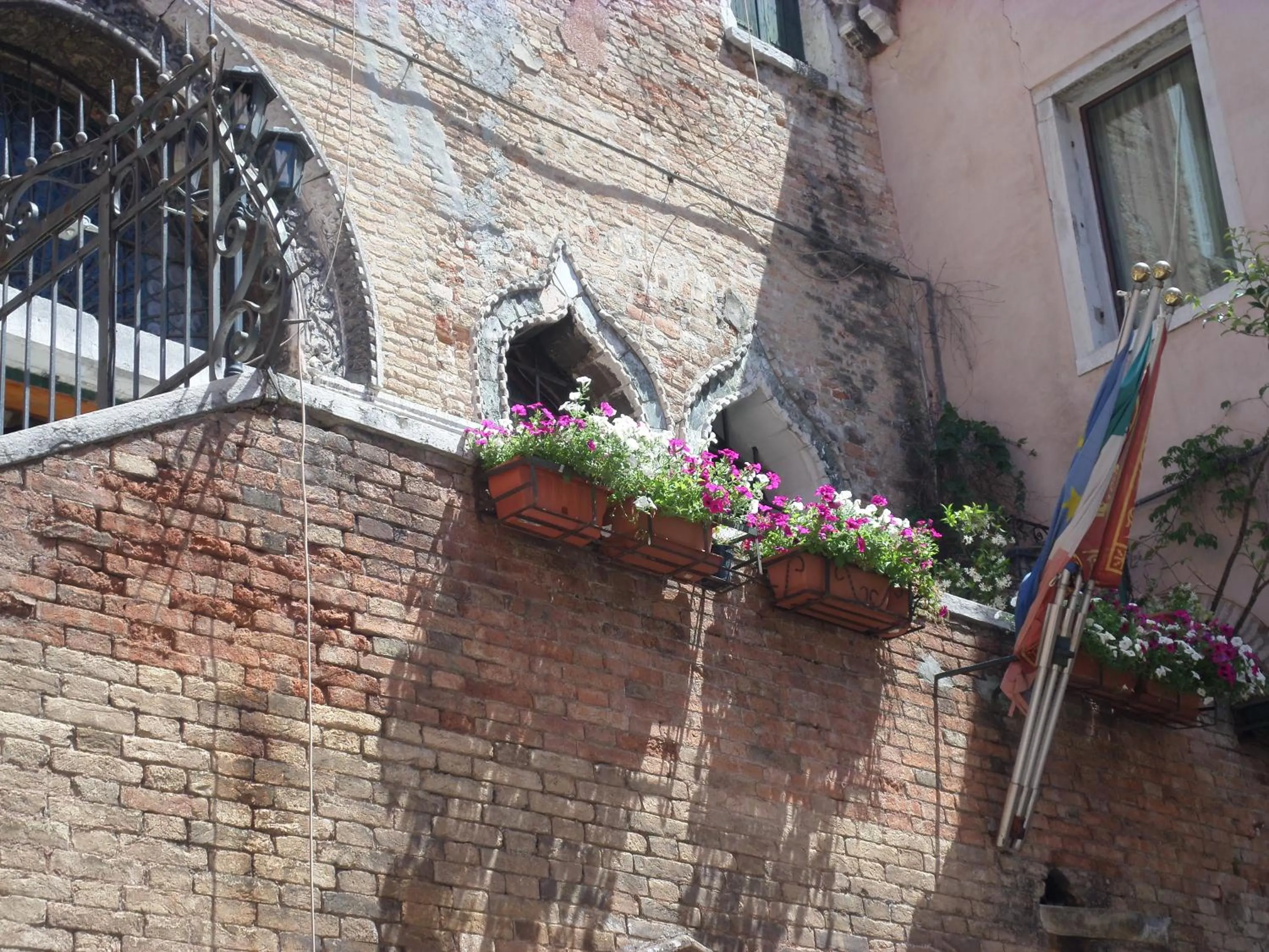 Property building in Palazzo Lion Morosini - Check in presso Locanda Ai Santi Apostoli