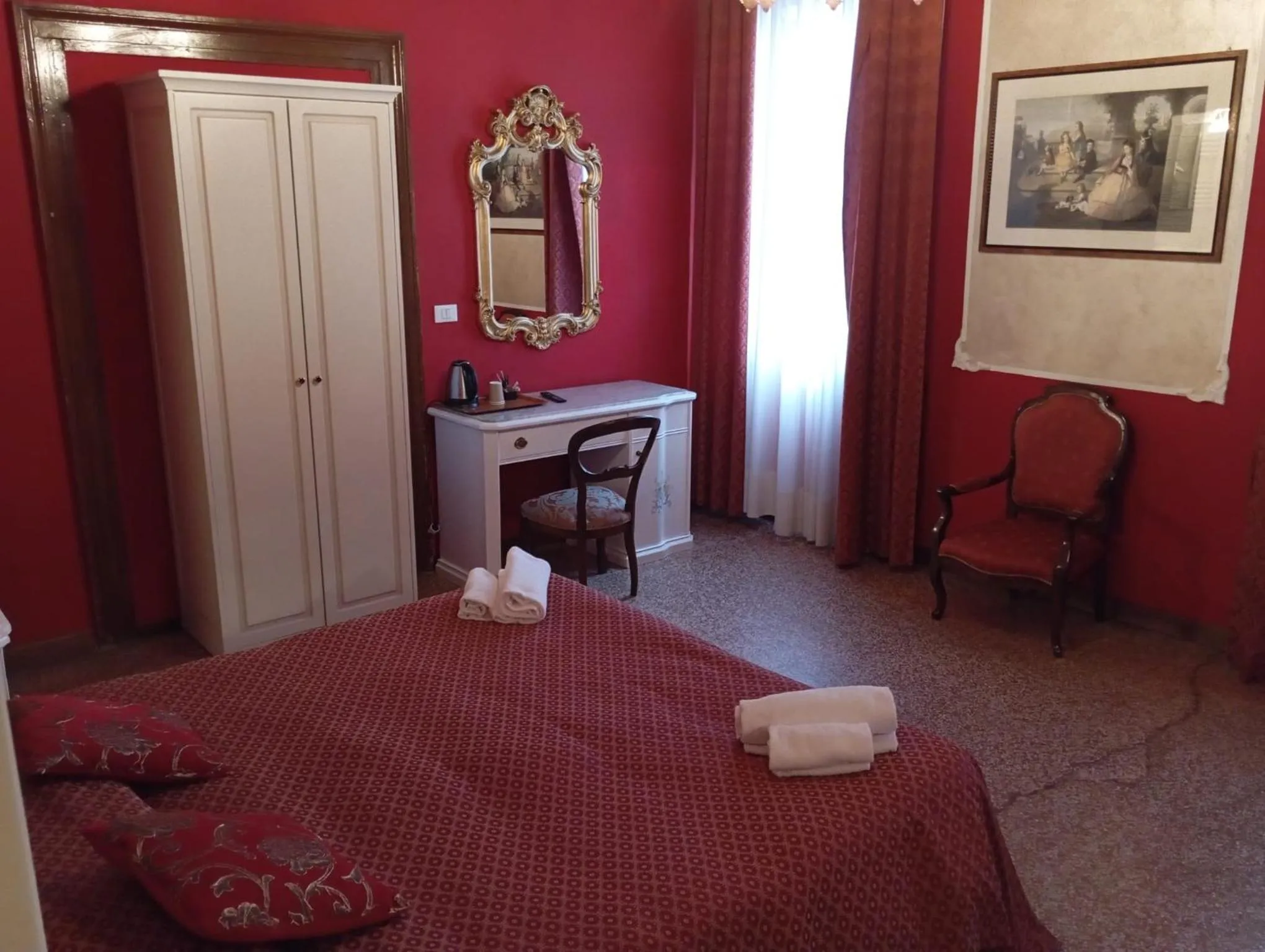 Coffee/tea facilities, Bed in Palazzo Lion Morosini - Check in presso Locanda Ai Santi Apostoli