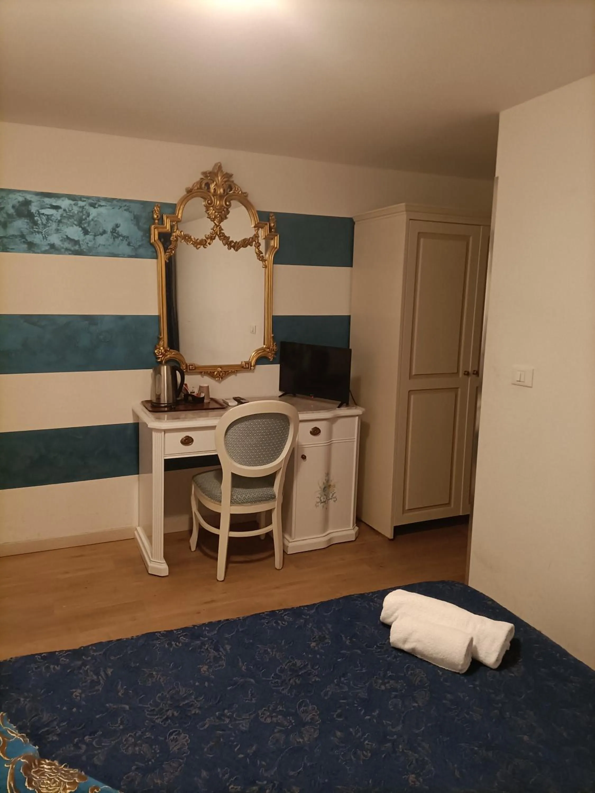 Bed in Palazzo Lion Morosini - Check in presso Locanda Ai Santi Apostoli