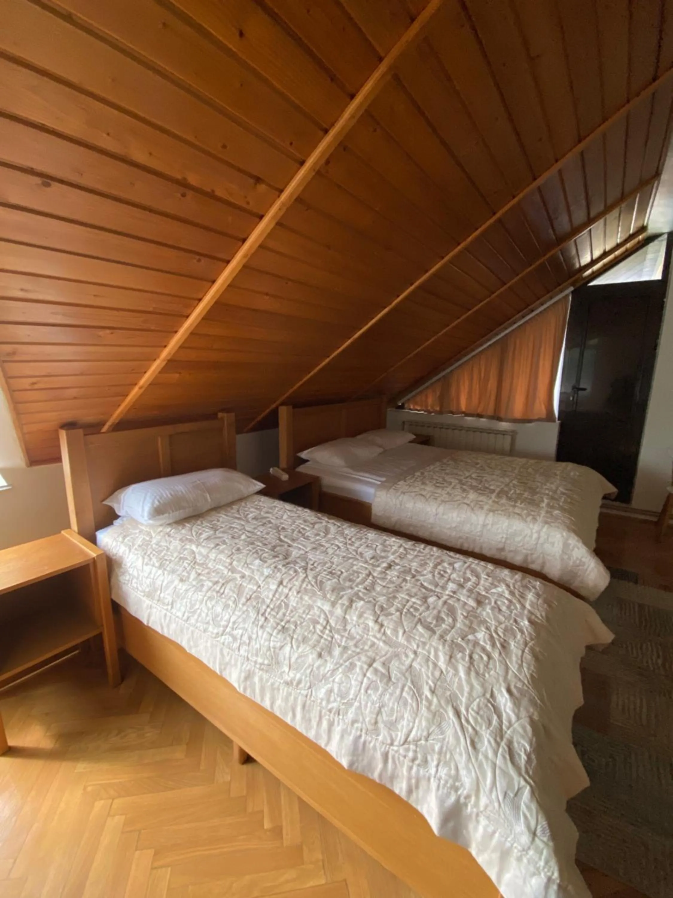 Bed in Pensiunea Imperial