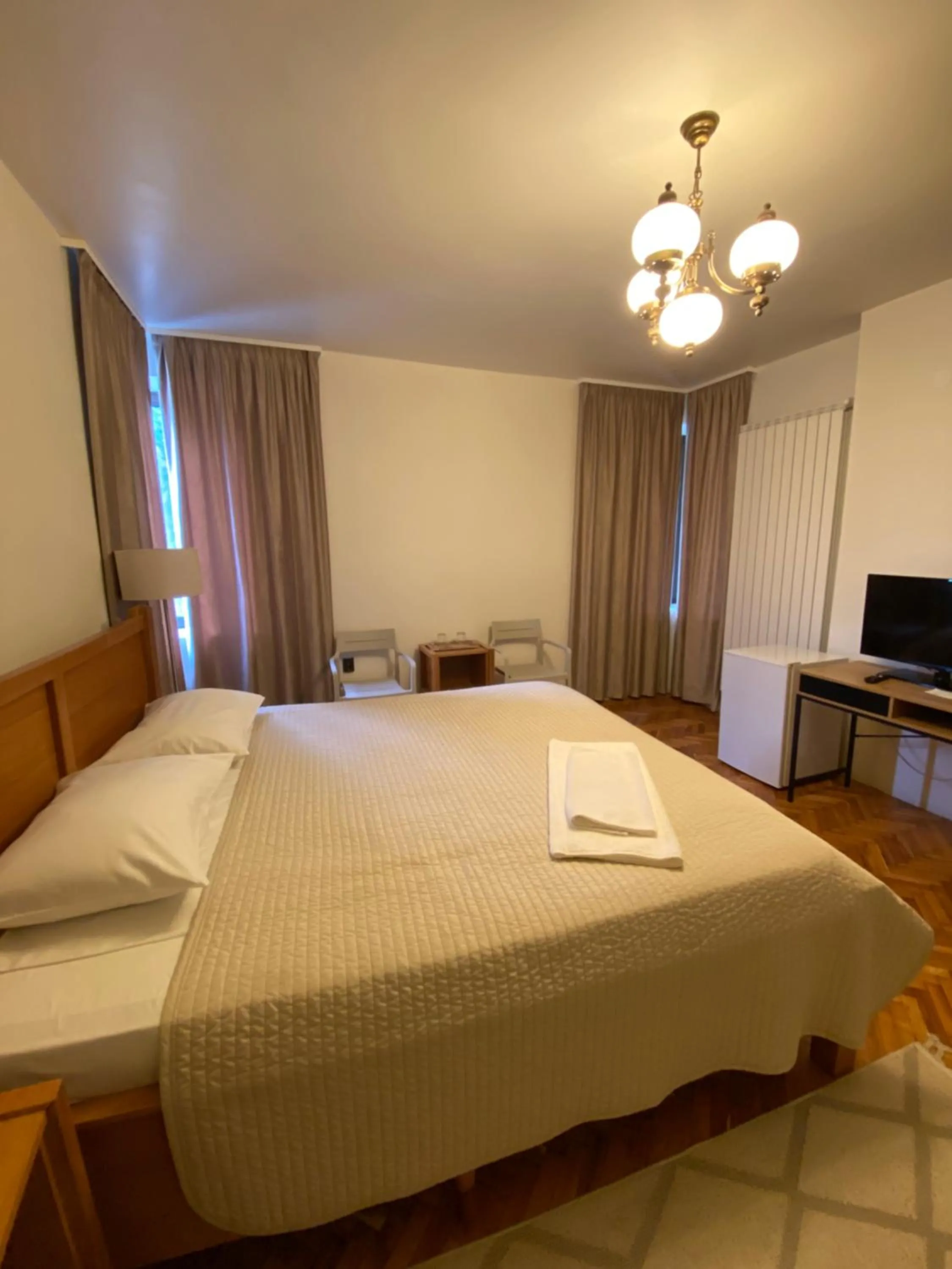 Bed in Pensiunea Imperial