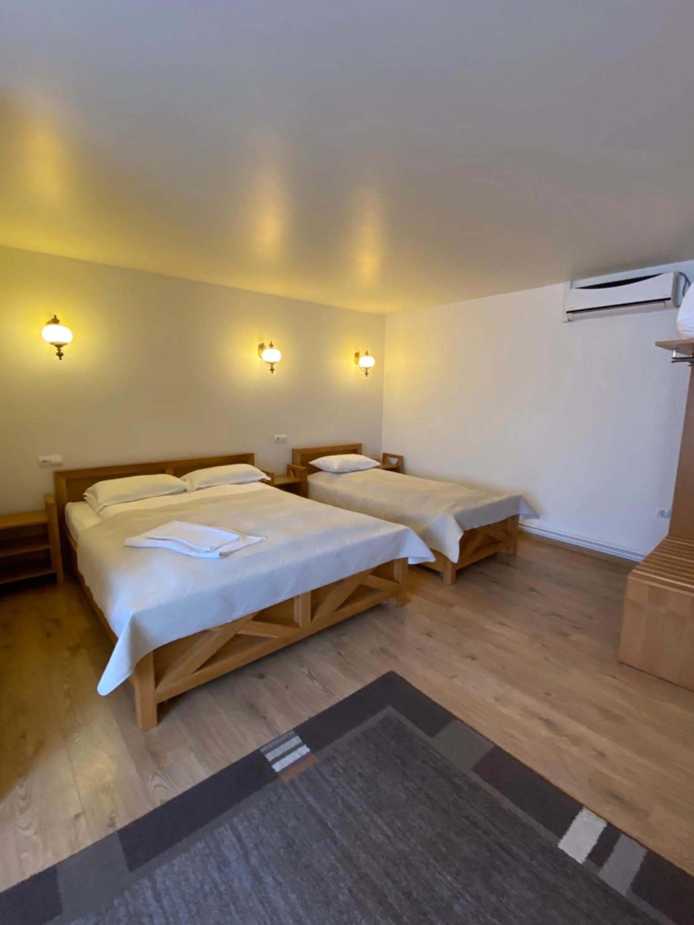 Bed in Pensiunea Imperial