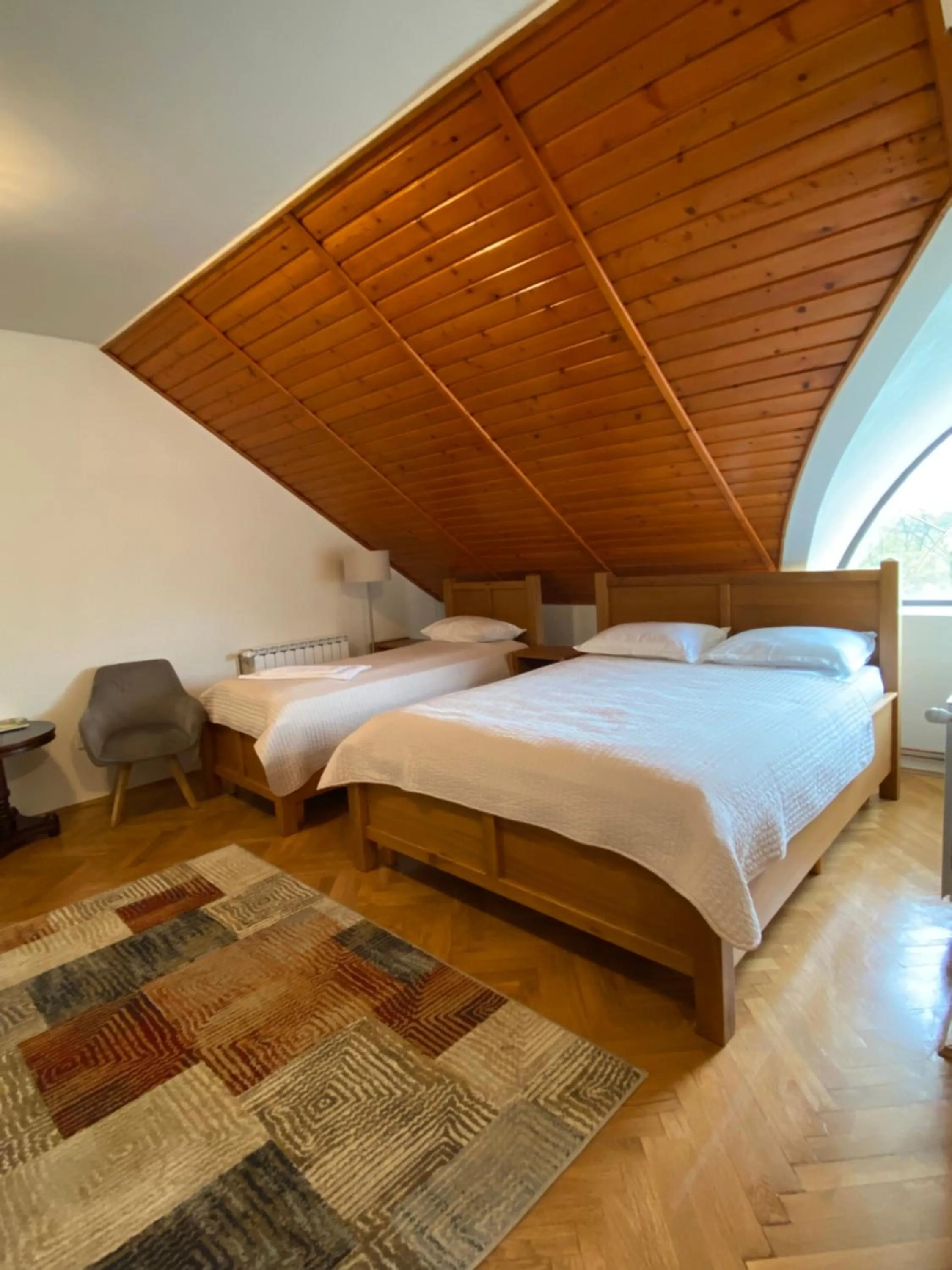 Bed in Pensiunea Imperial