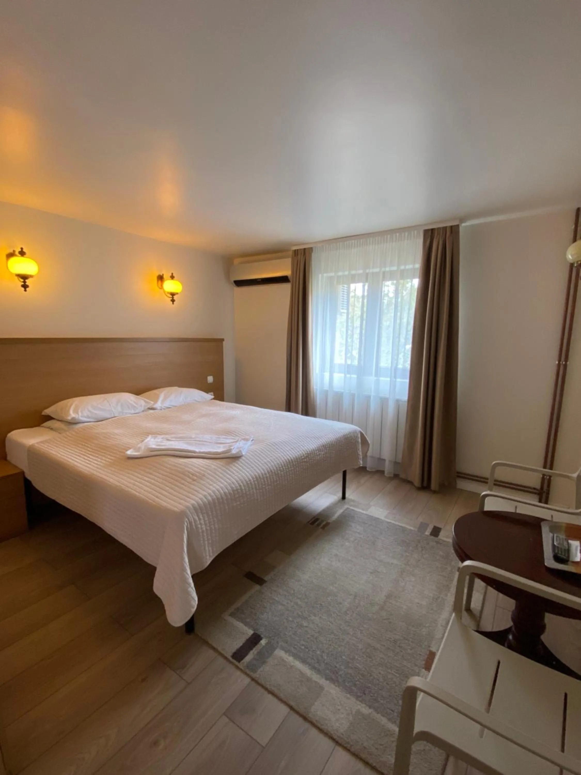 Bed in Pensiunea Imperial