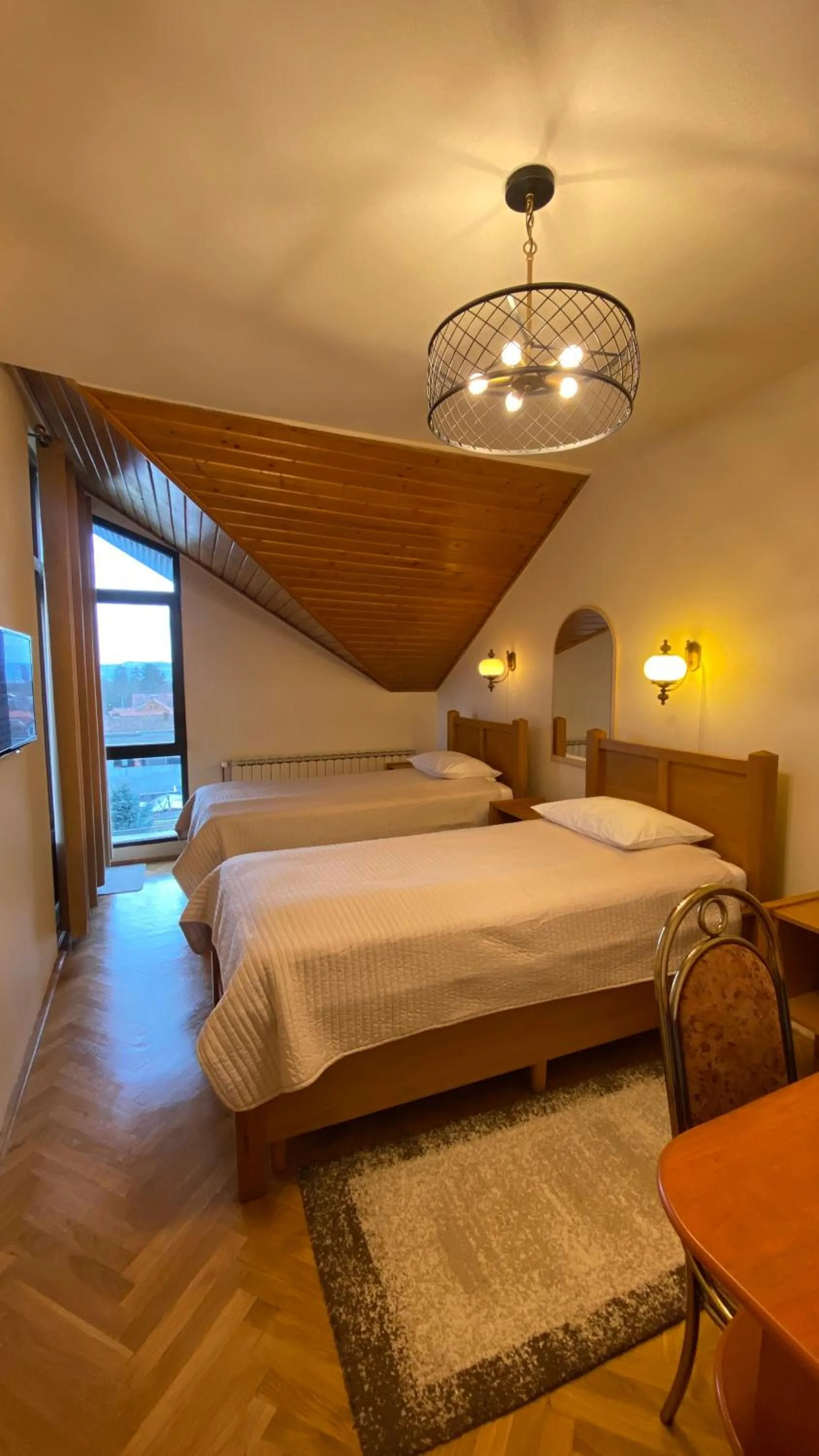 Bed in Pensiunea Imperial