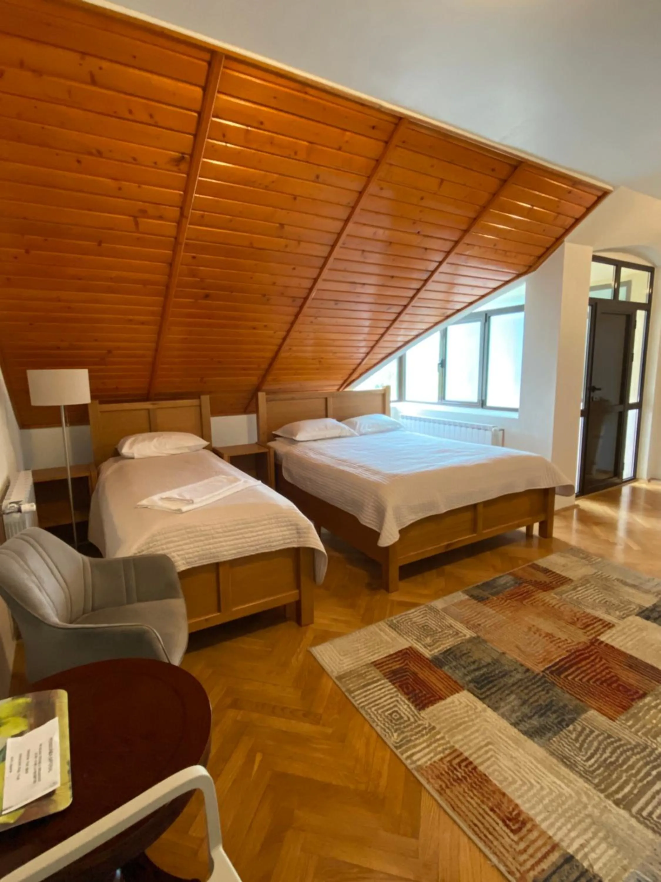 Bed in Pensiunea Imperial