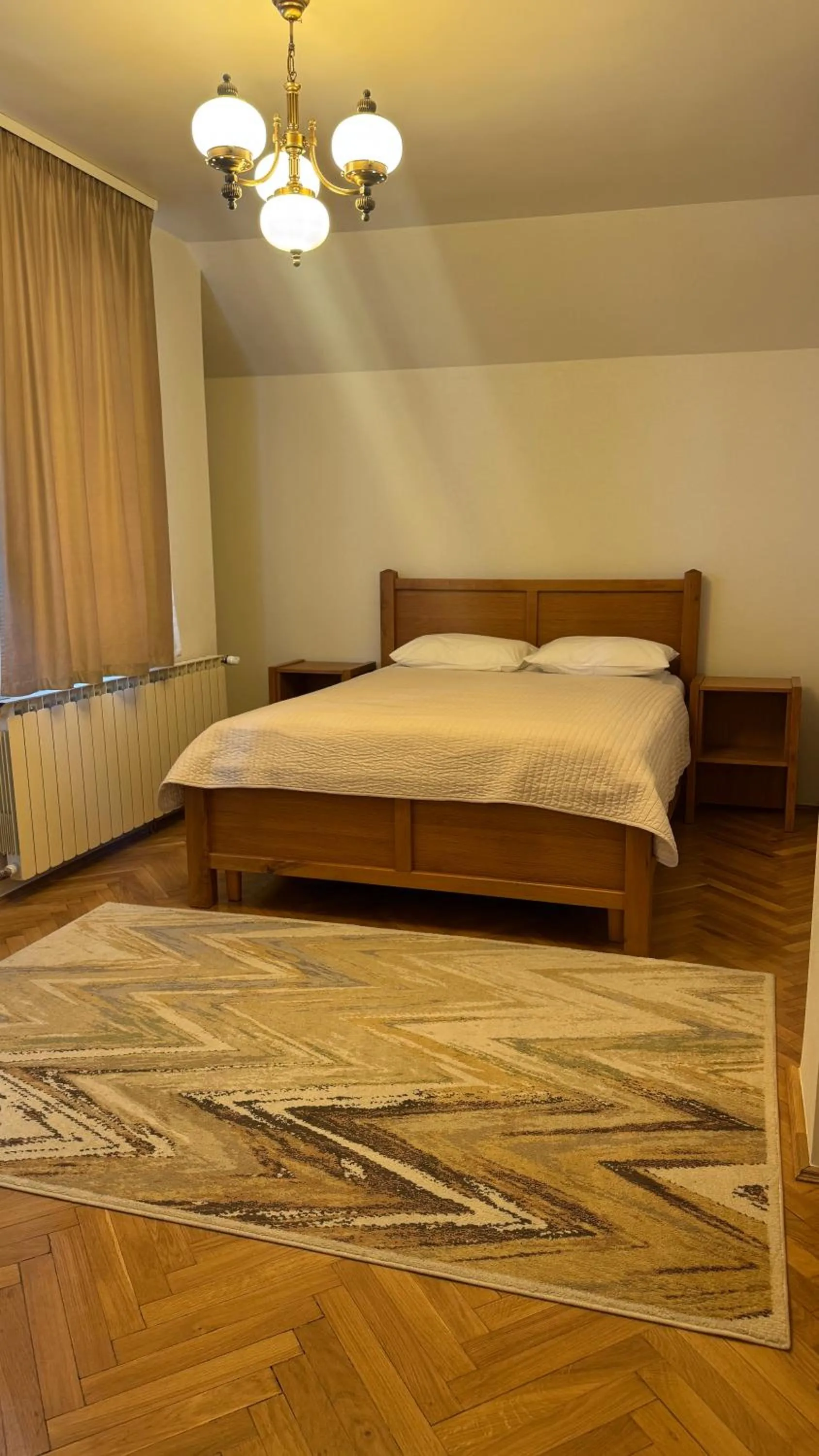 Bed in Pensiunea Imperial