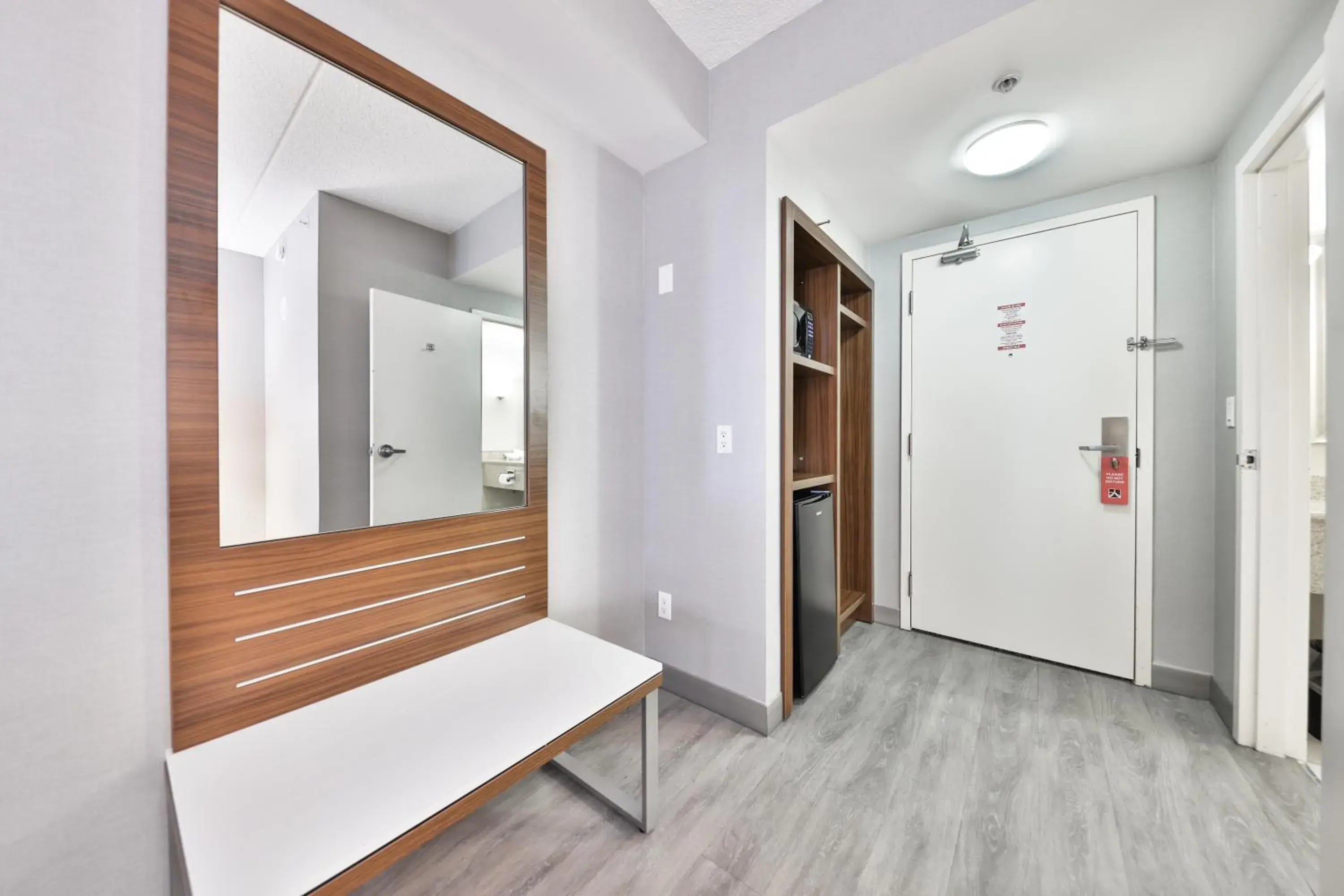 wardrobe in Admiral Inn Mississauga wardrobe in Admiral Inn Mississauga