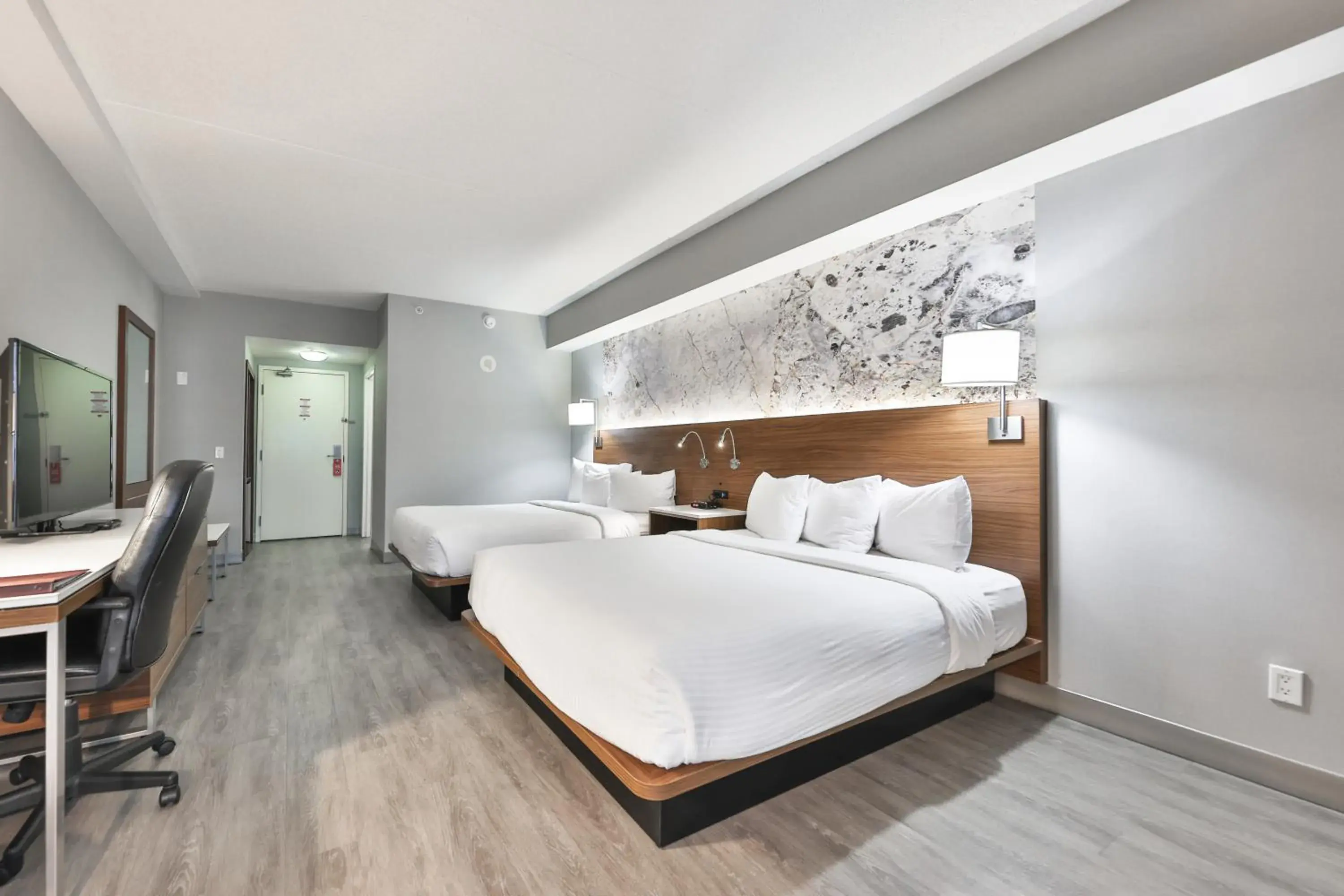 Bedroom, Bed in Admiral Inn Mississauga Bedroom, Bed in Admiral Inn Mississauga