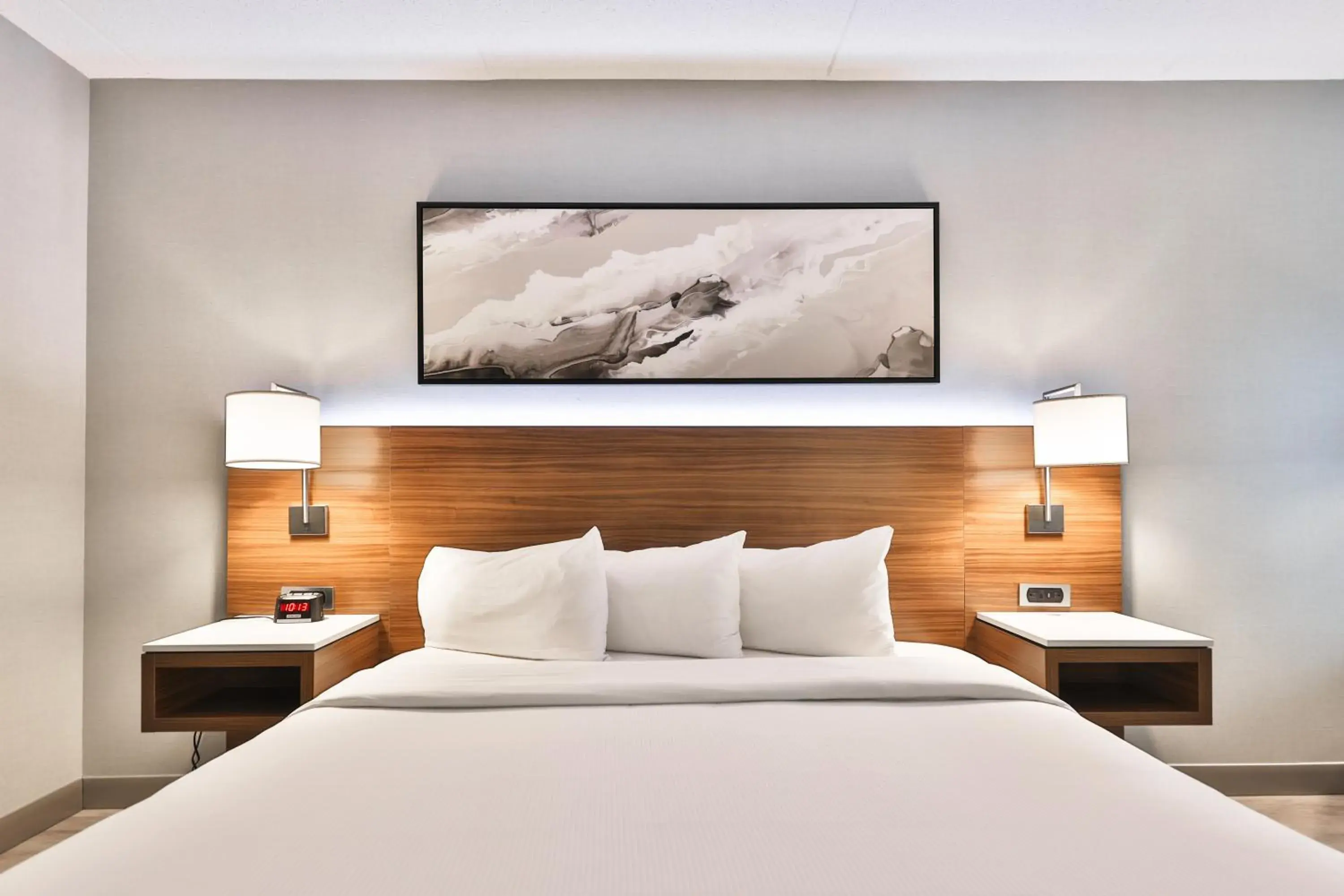 Bed in Admiral Inn Mississauga Bed in Admiral Inn Mississauga