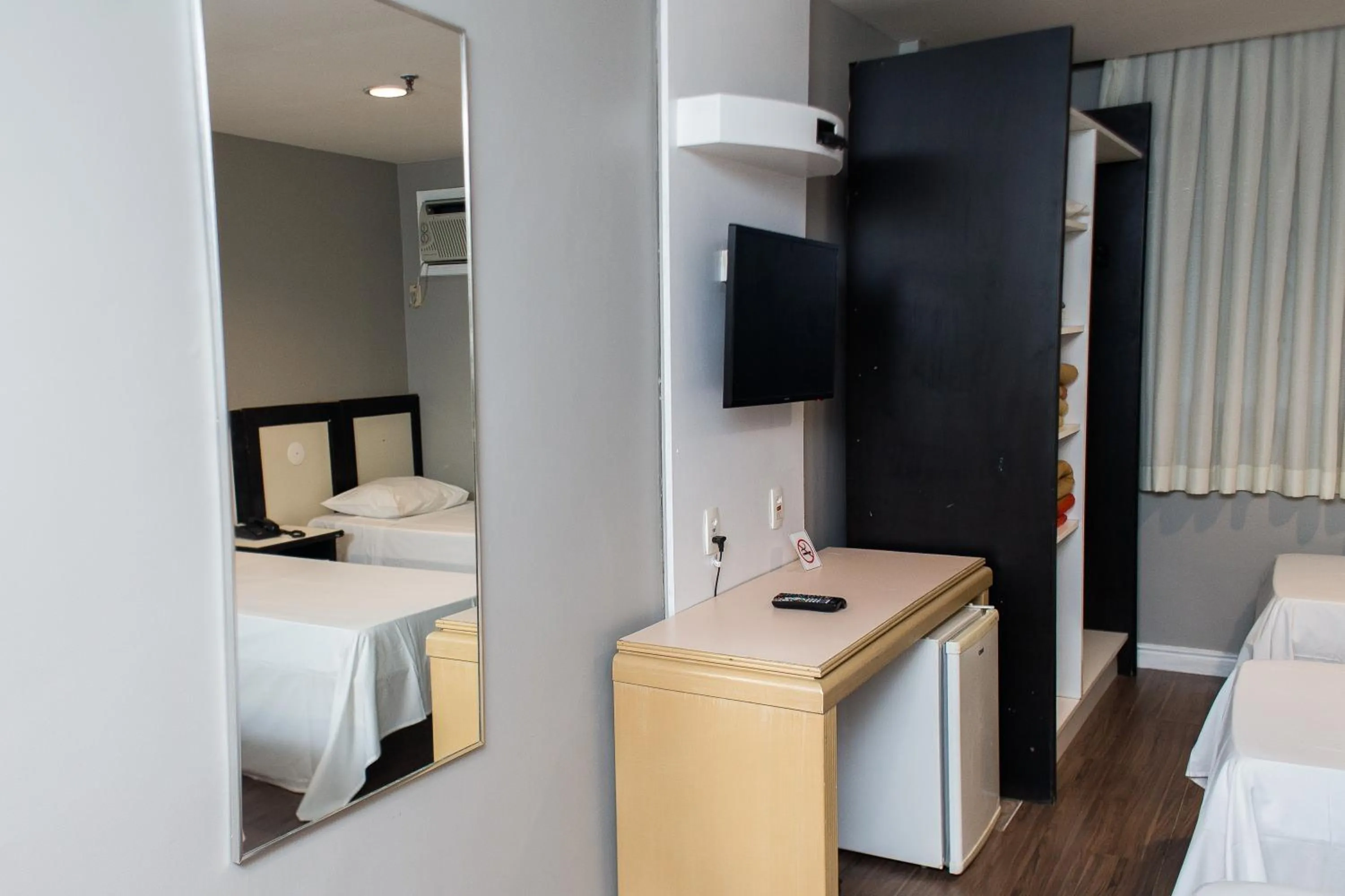 Bedroom, Bed in Master Express Alberto Bins - 200 metros do Hospital Santa Casa