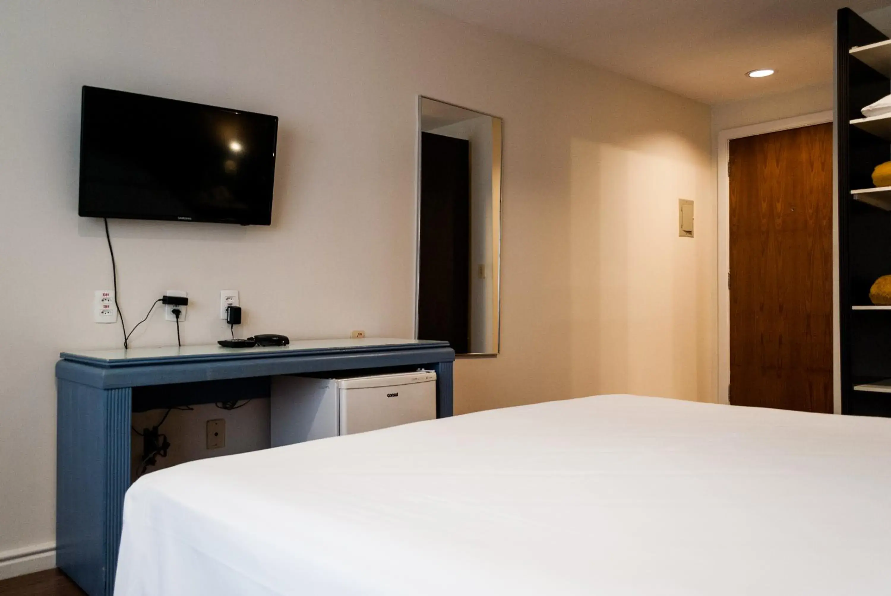 TV and multimedia, Bed in Master Express Alberto Bins - 200 metros do Hospital Santa Casa TV and multimedia, Bed in Master Express Alberto Bins - 200 metros do Hospital Santa Casa