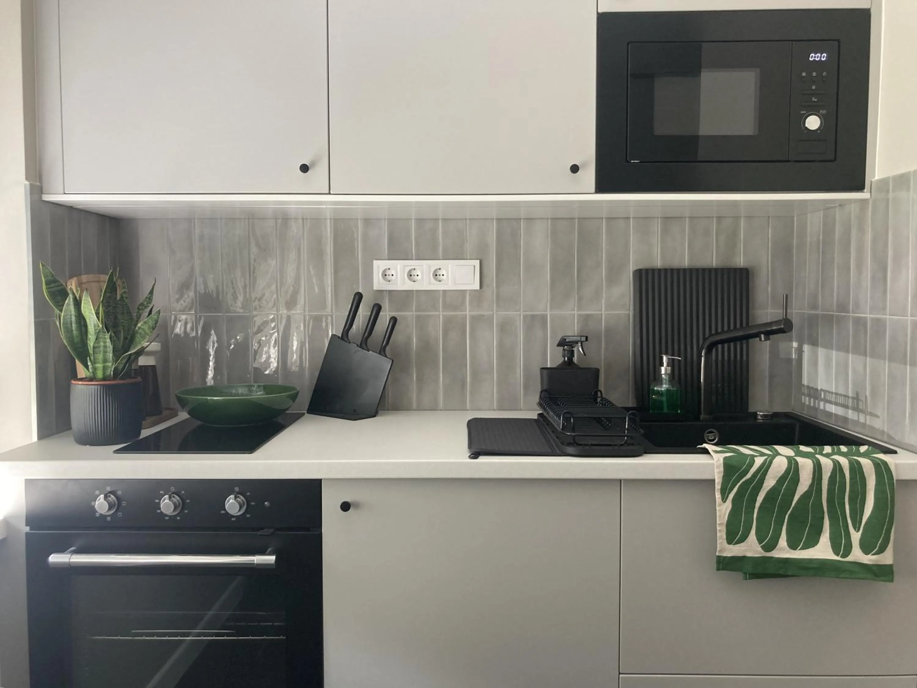 Kitchen or kitchenette in Oázis Apartman