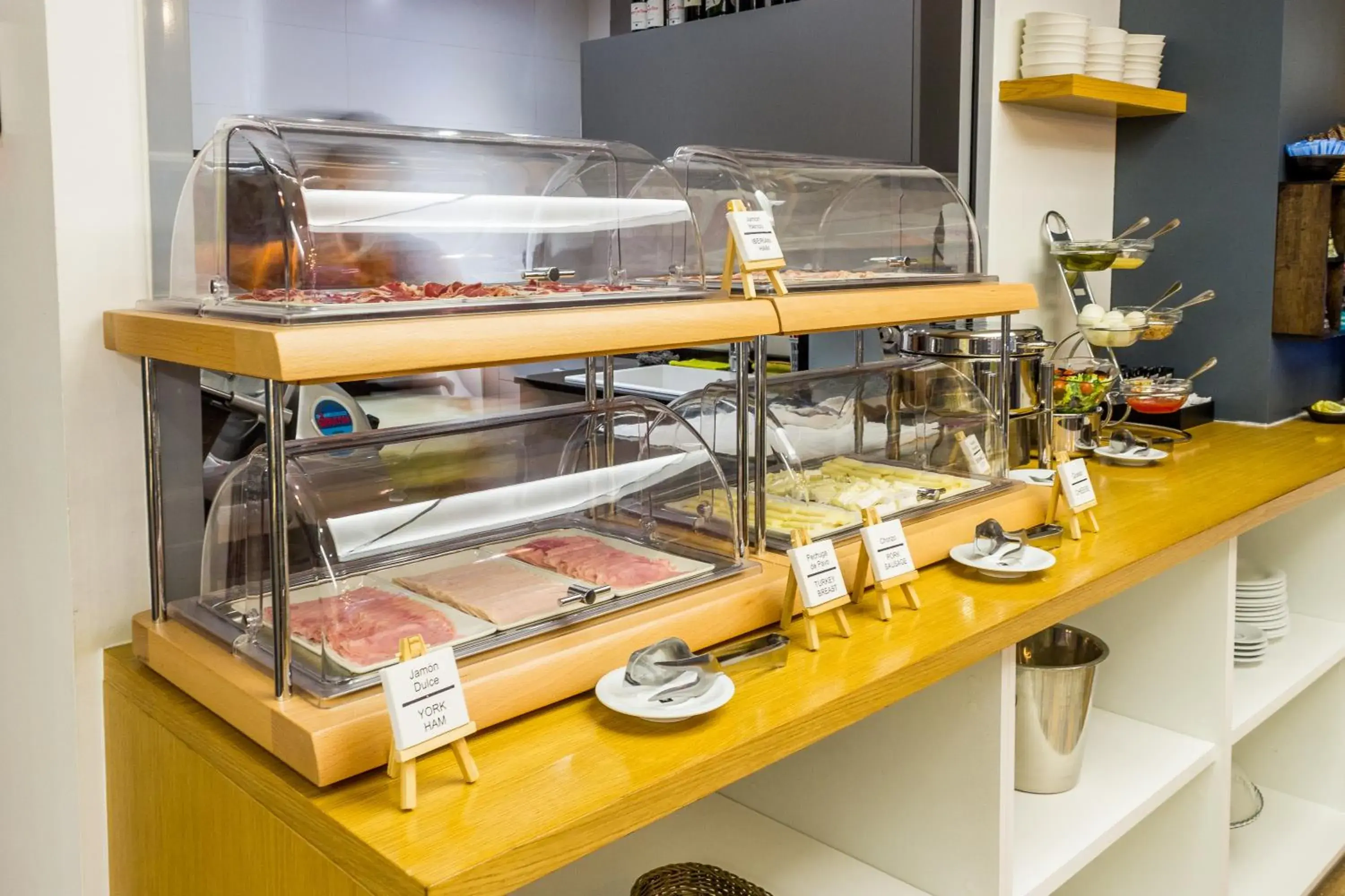 Buffet breakfast in Apart-Suites Hostemplo Buffet breakfast in Apart-Suites Hostemplo