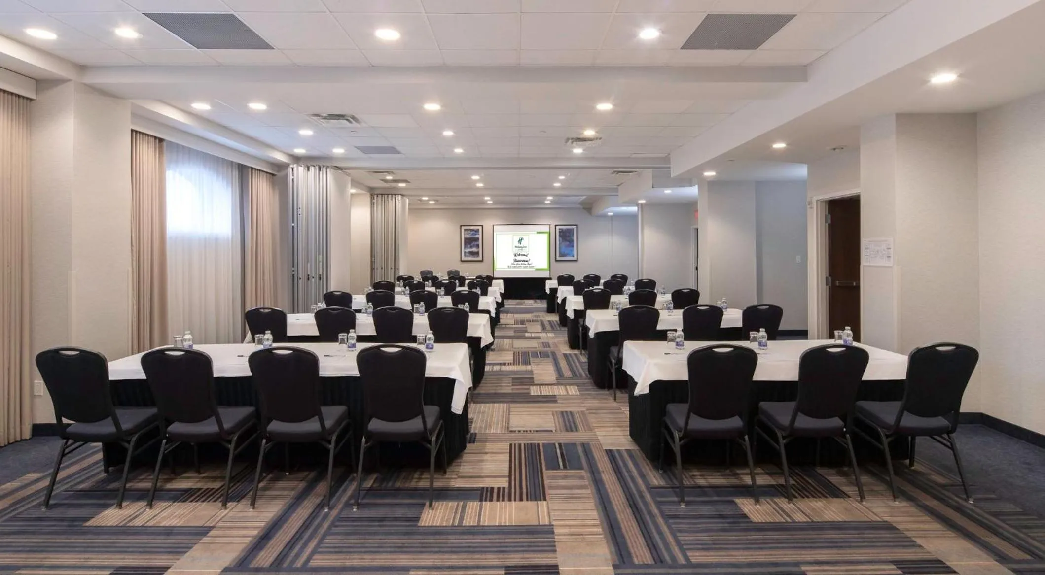 Meeting/conference room in Holiday Inn Ottawa East by IHG