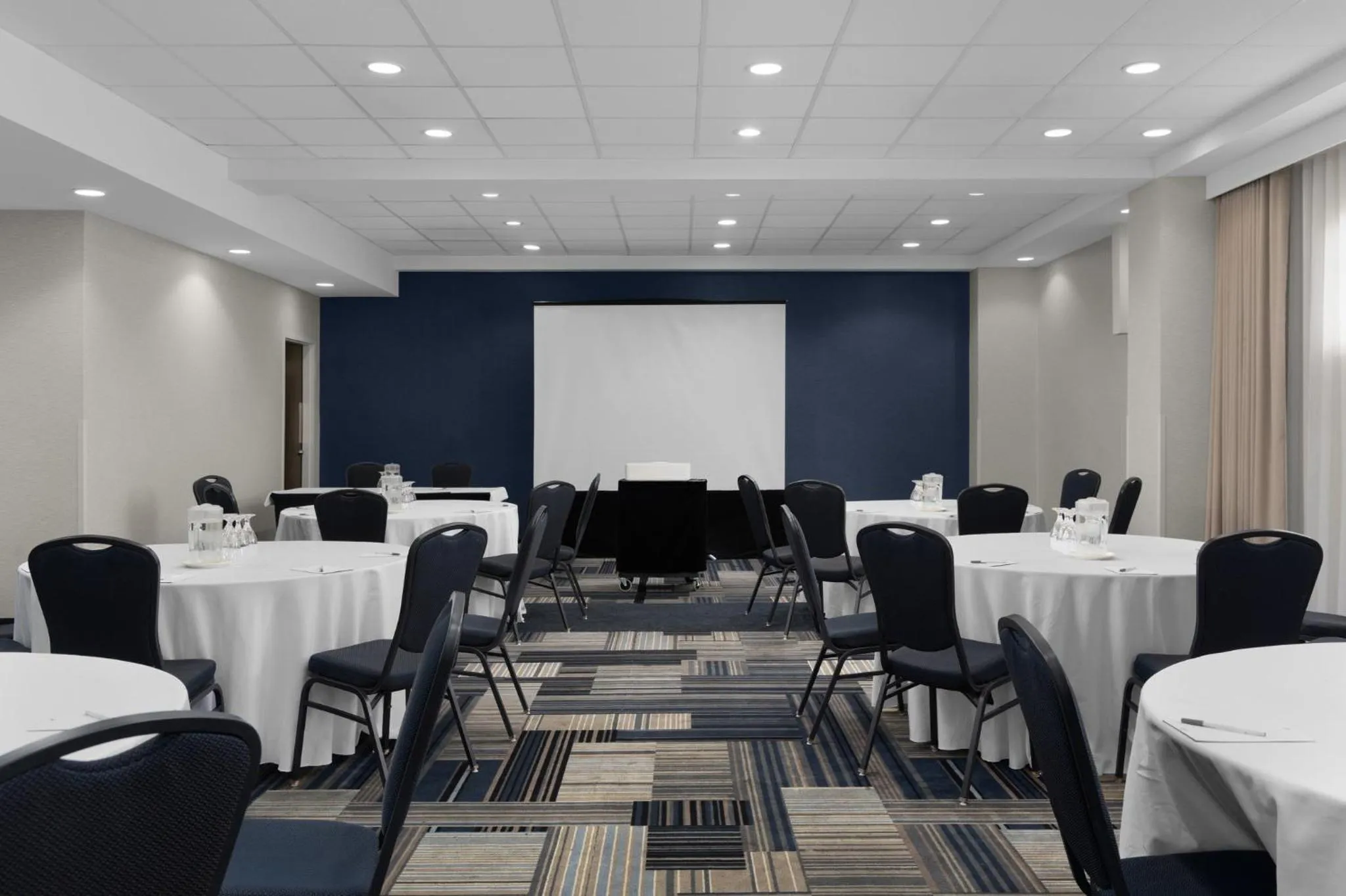 Meeting/conference room in Holiday Inn Ottawa East by IHG