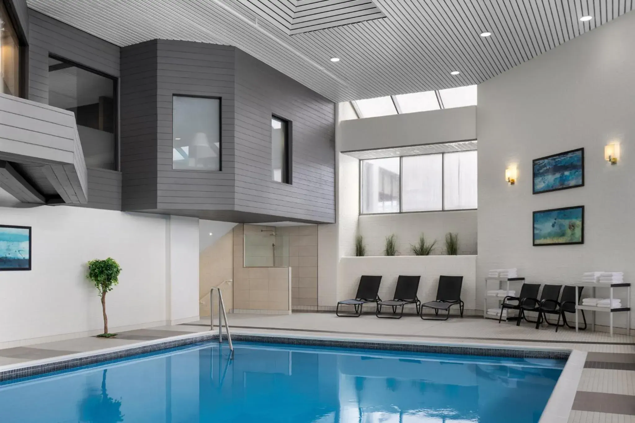 Swimming pool in Holiday Inn Ottawa East by IHG Swimming pool in Holiday Inn Ottawa East by IHG