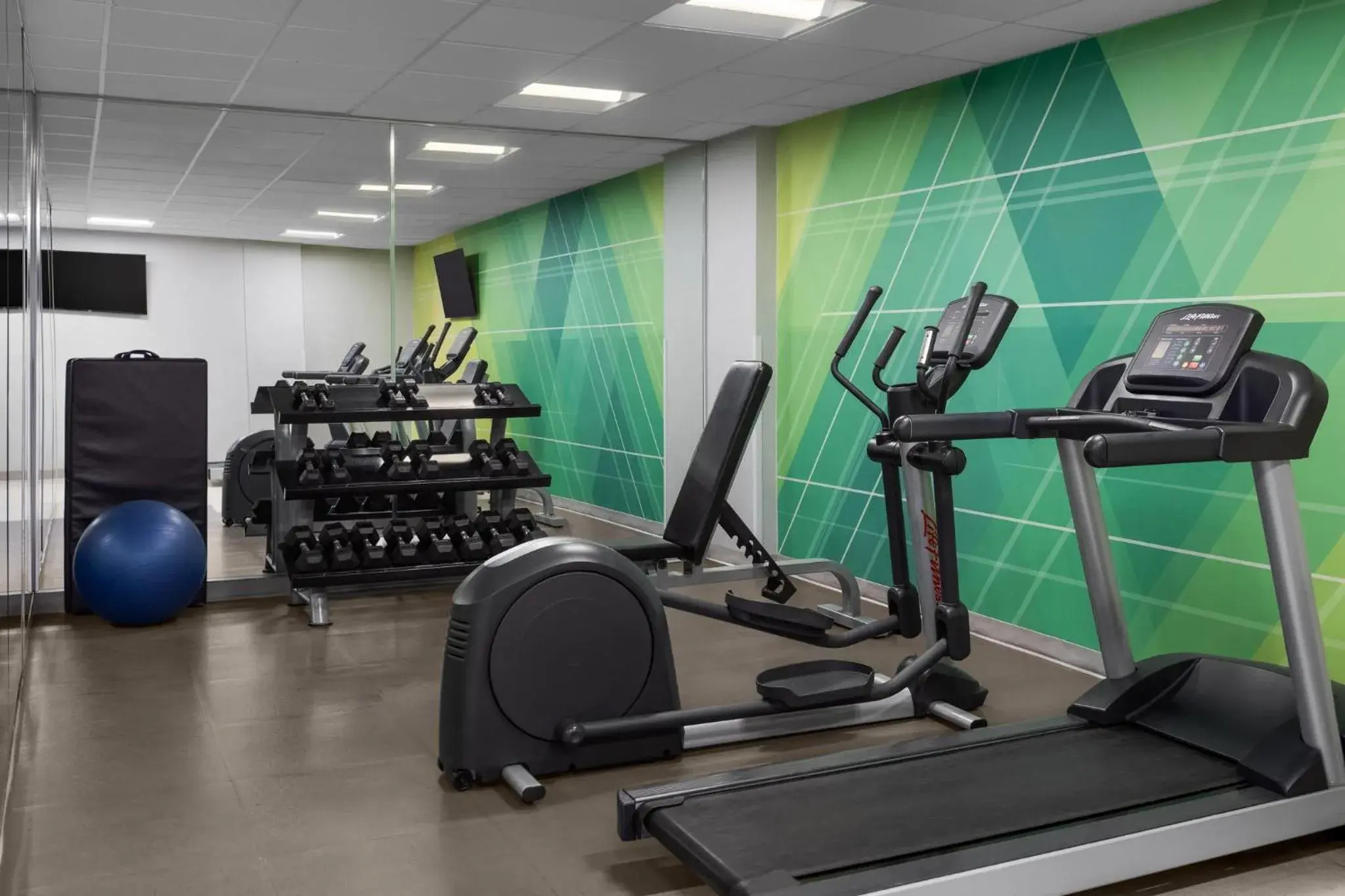 Fitness centre/facilities in Holiday Inn Ottawa East by IHG Fitness centre/facilities in Holiday Inn Ottawa East by IHG
