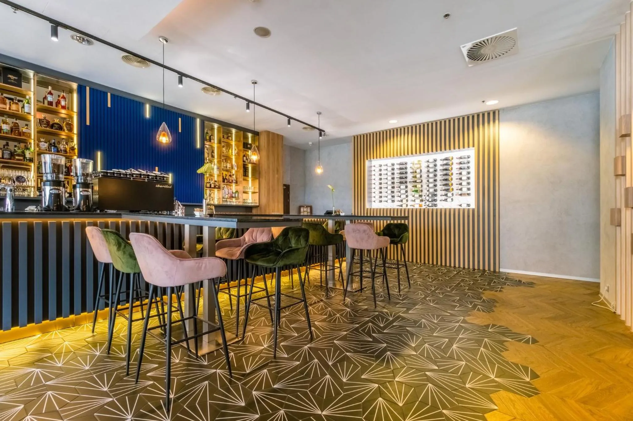 Lounge or bar in Holiday Inn Zilina by IHG