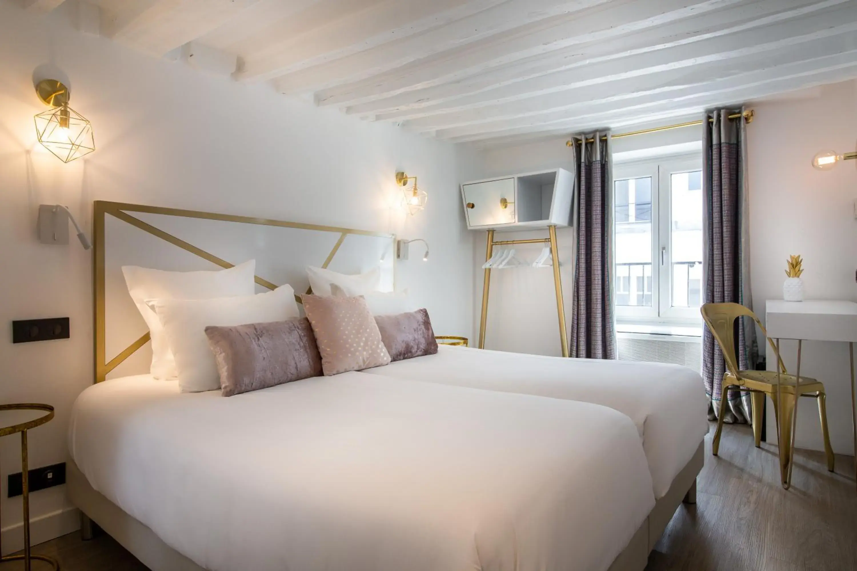 Bed in Hôtel Royal Opéra Bed in Hôtel Royal Opéra