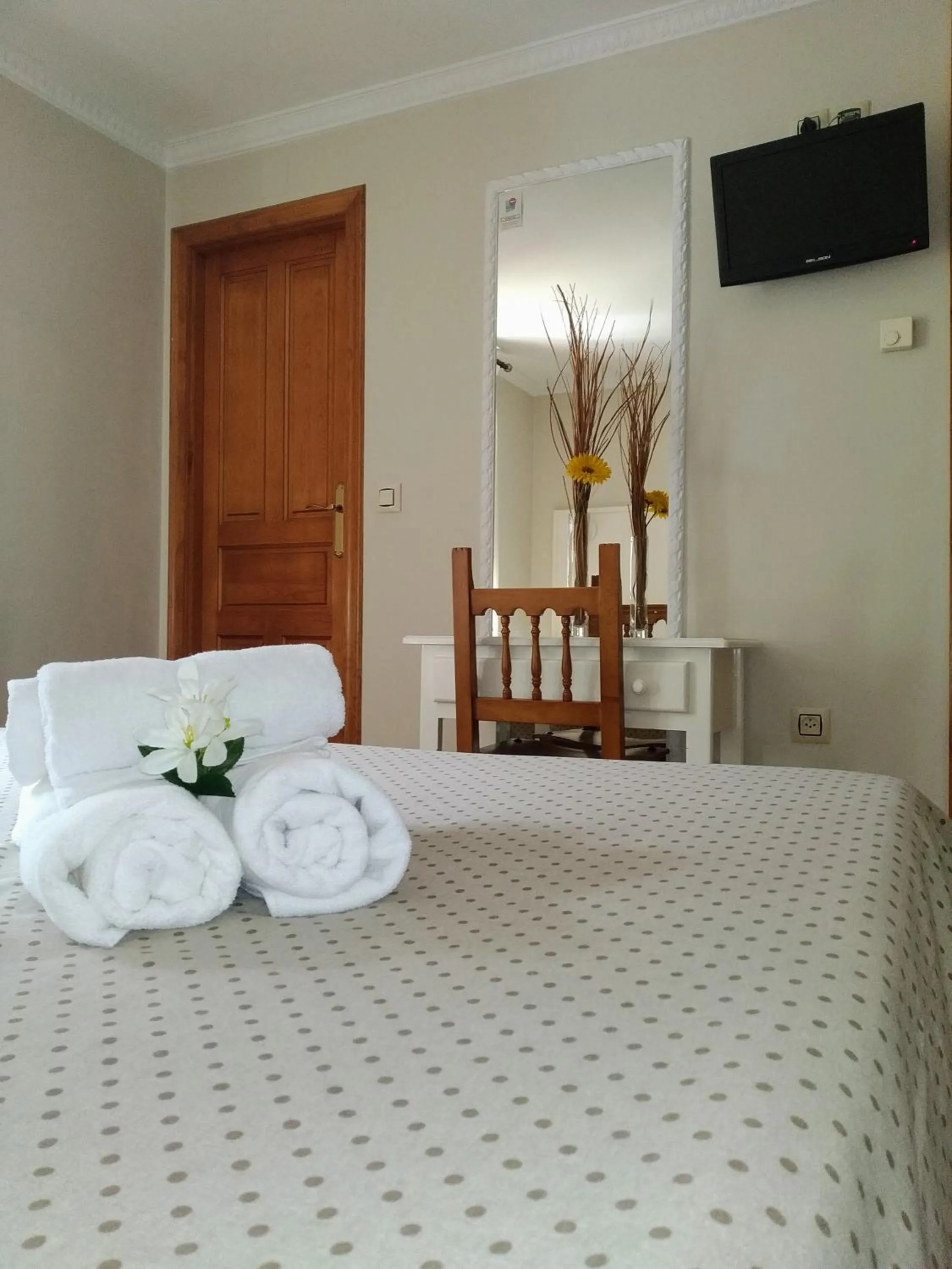 Bedroom in Hotel Puente Vidosa