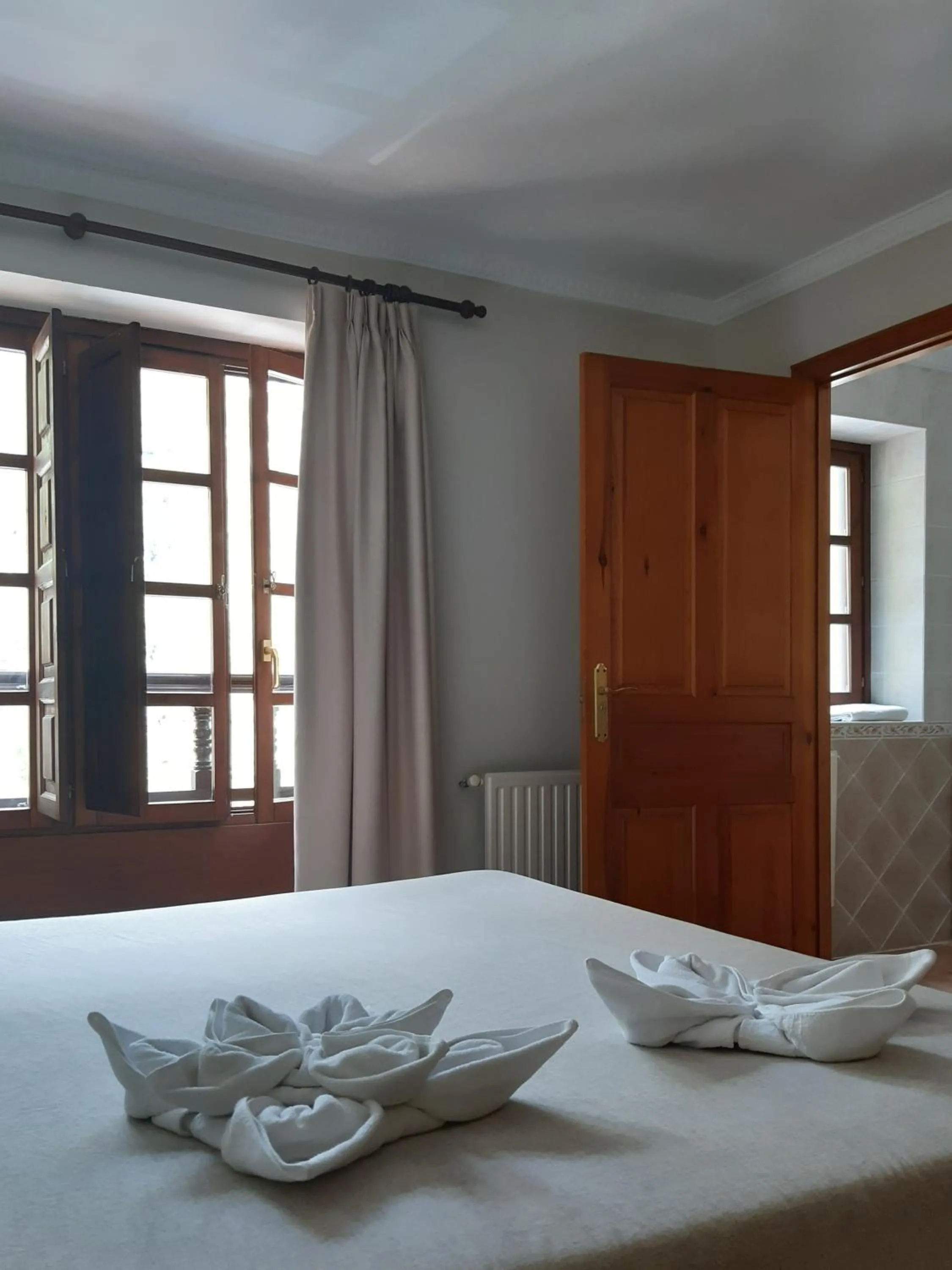 Bedroom in Hotel Puente Vidosa