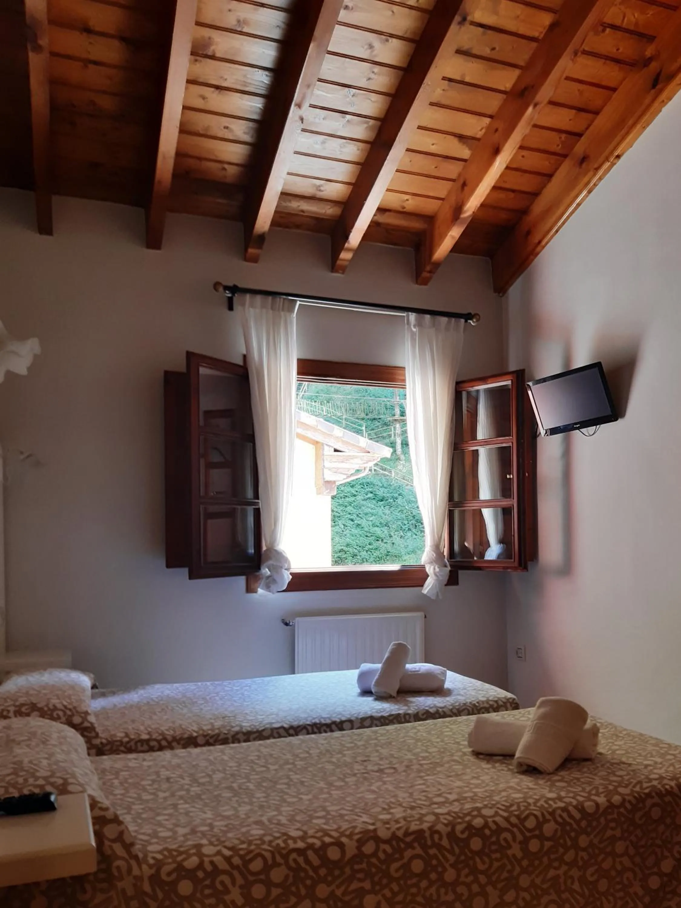 Bedroom in Hotel Puente Vidosa