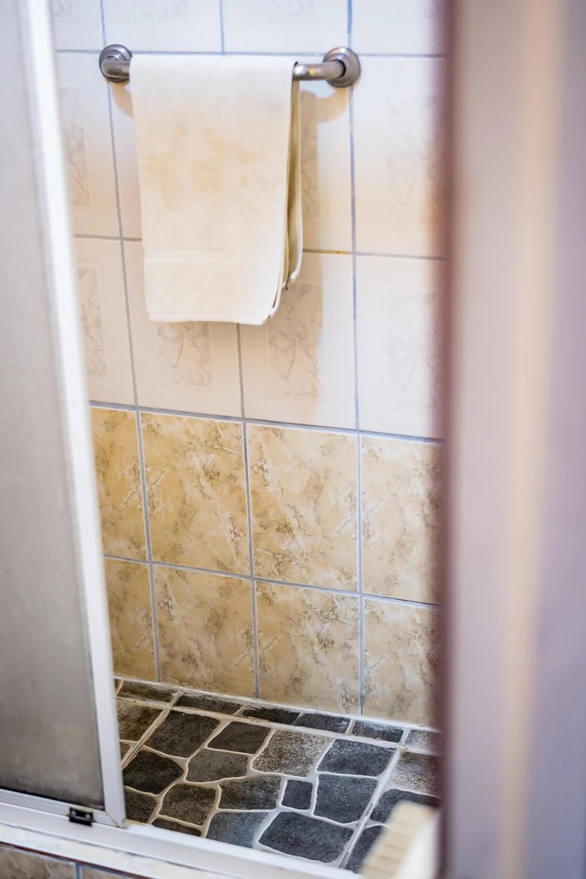 Shower in Hostal Alcázar