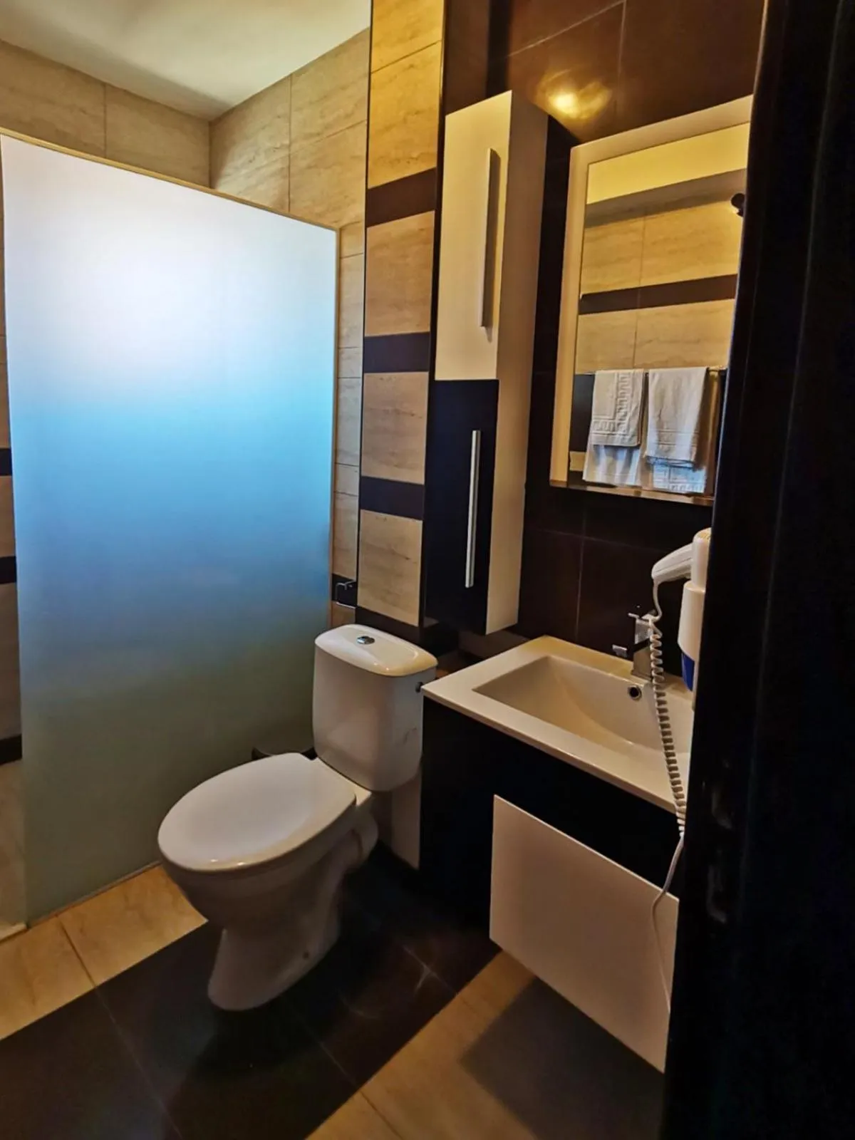 Shower in Twins Palace ApartHotel