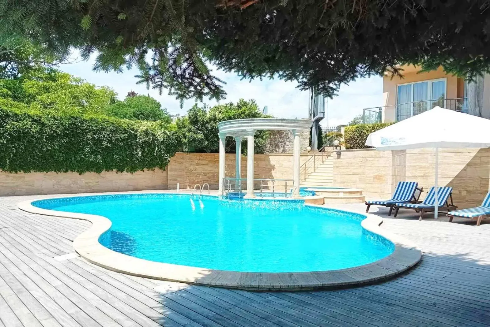 Property building in Twins Palace ApartHotel