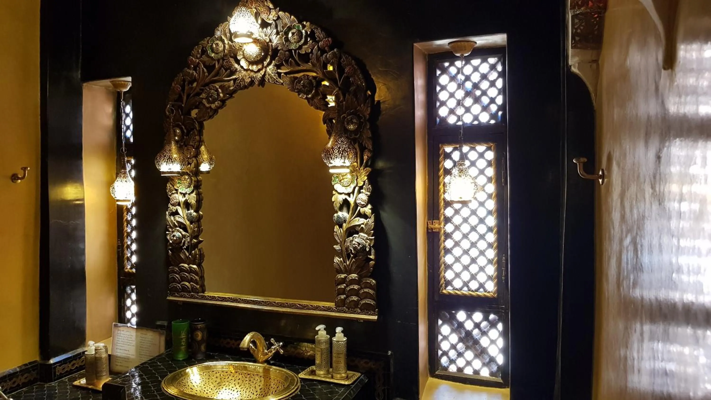 Bathroom in Riad Armelle