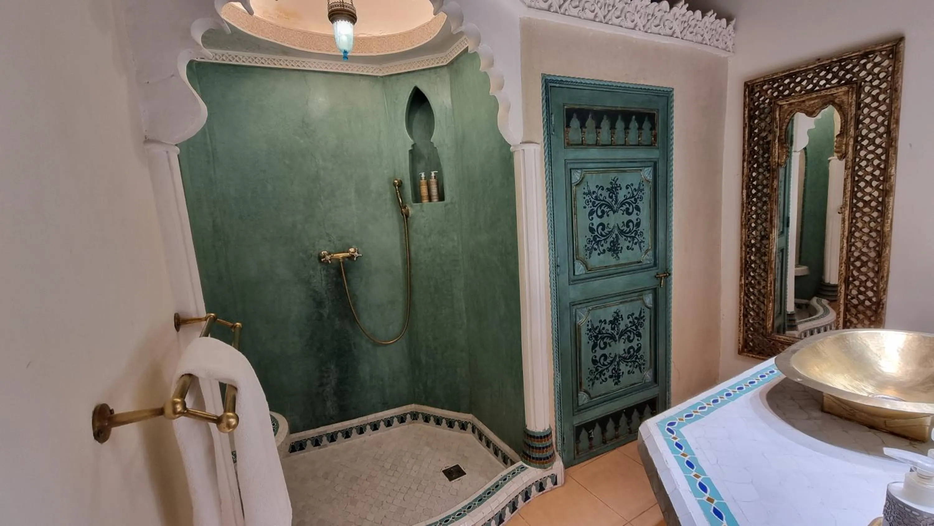 Bathroom, Bed in Riad Armelle