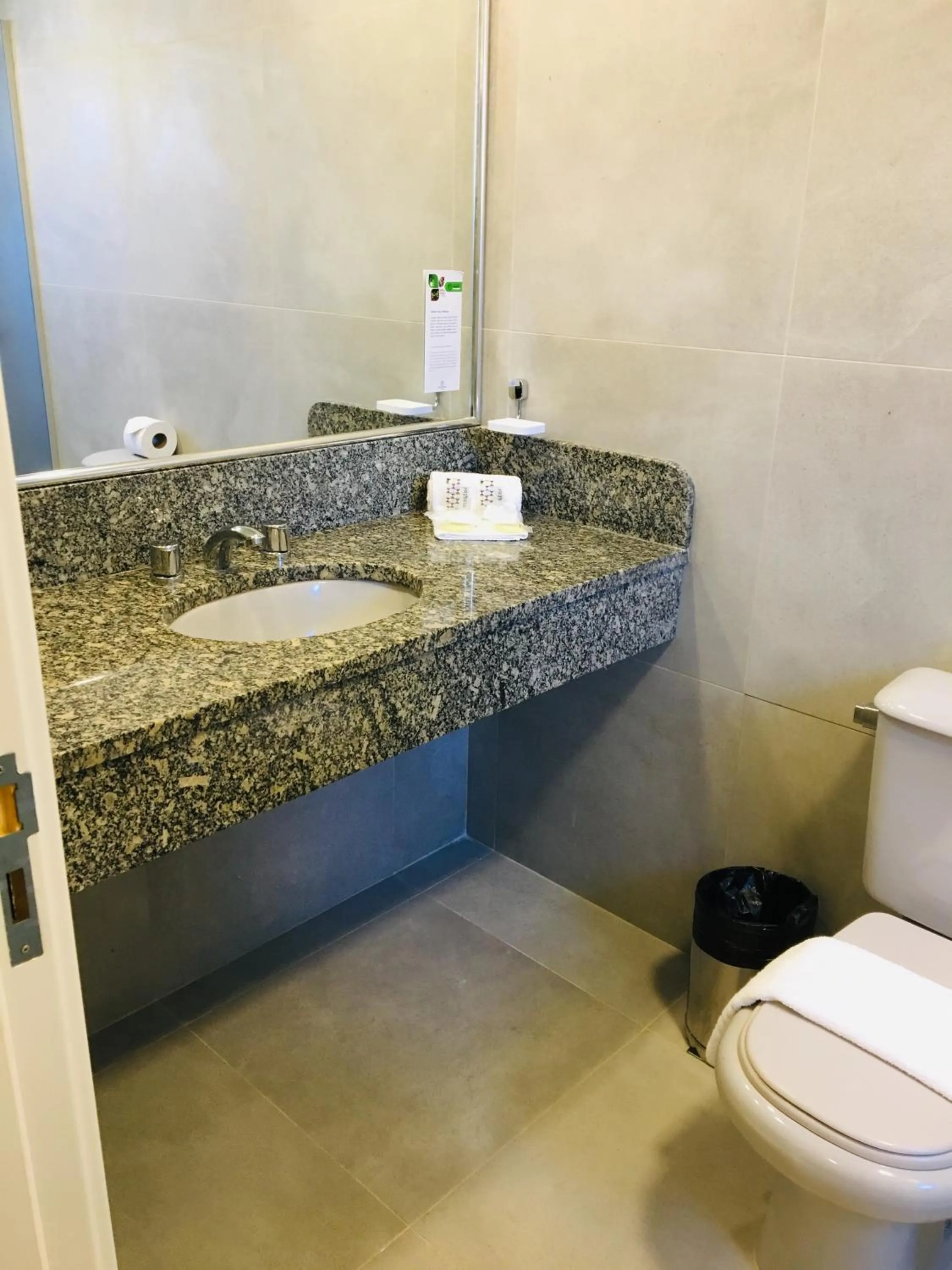 Toilet in Master Express Cidade Baixa - Próximo ao Araujo Viana, UFRGS e Santa Casa