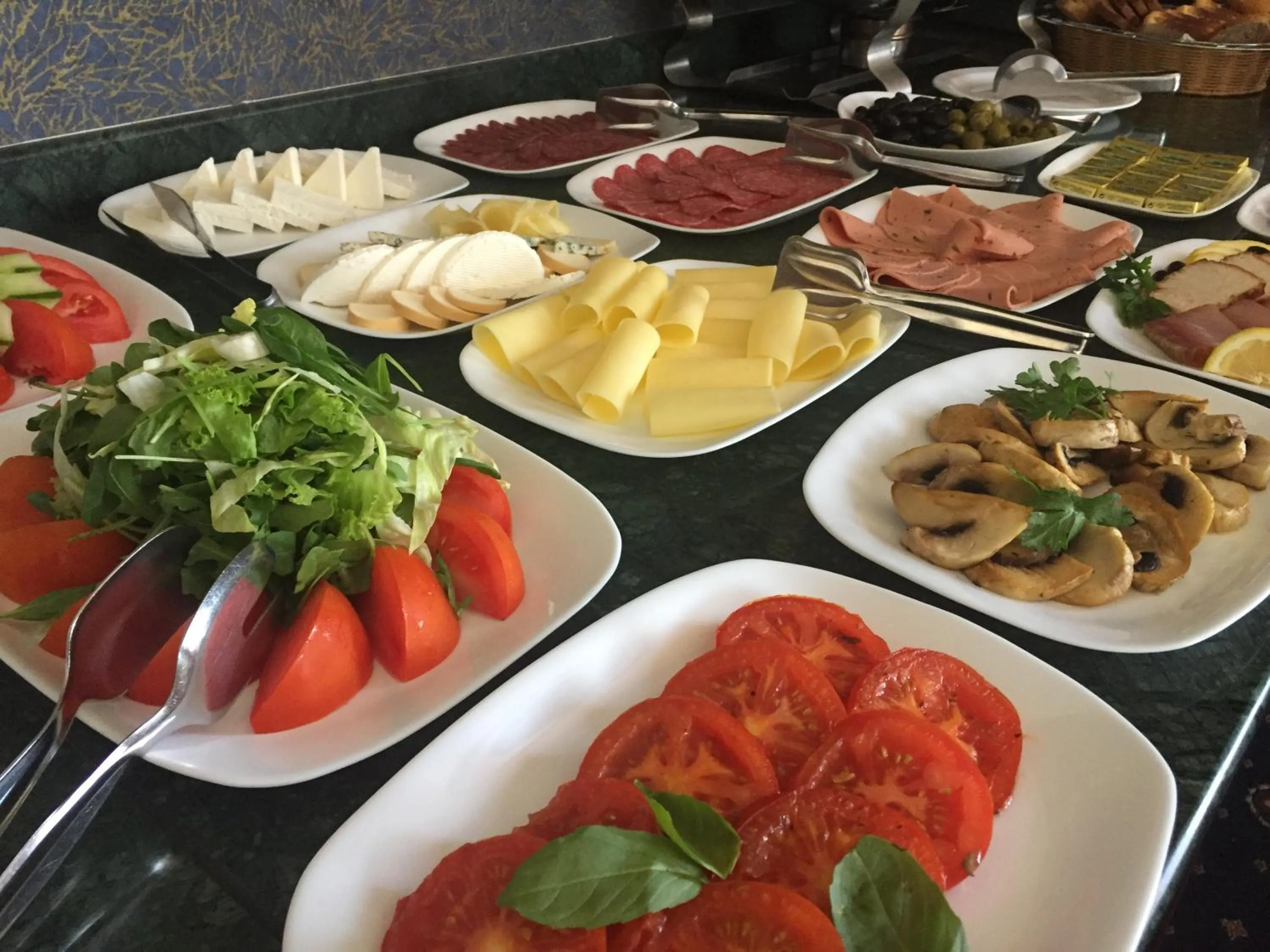 Buffet breakfast in Drustar Hotel