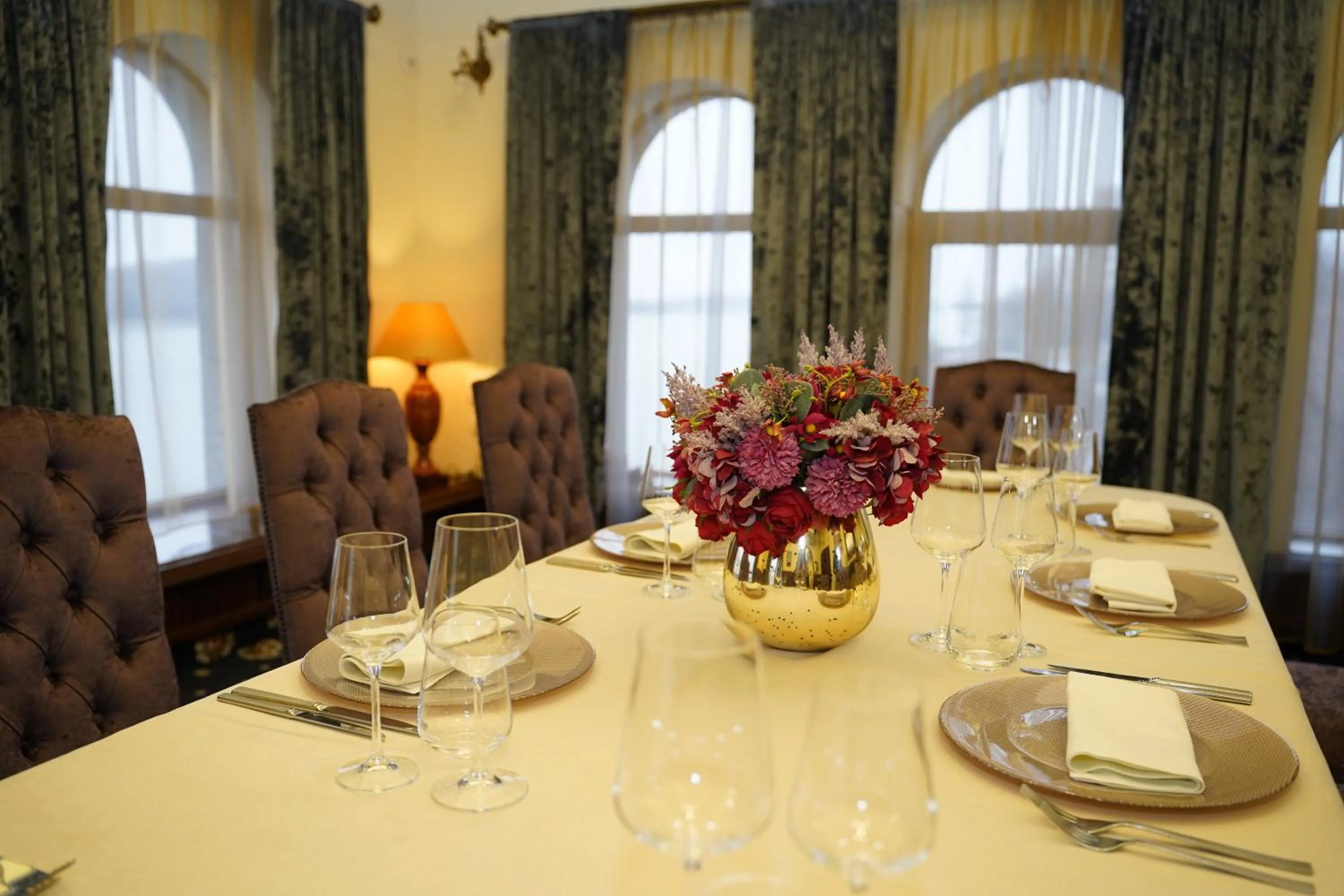 Restaurant/places to eat in Drustar Hotel