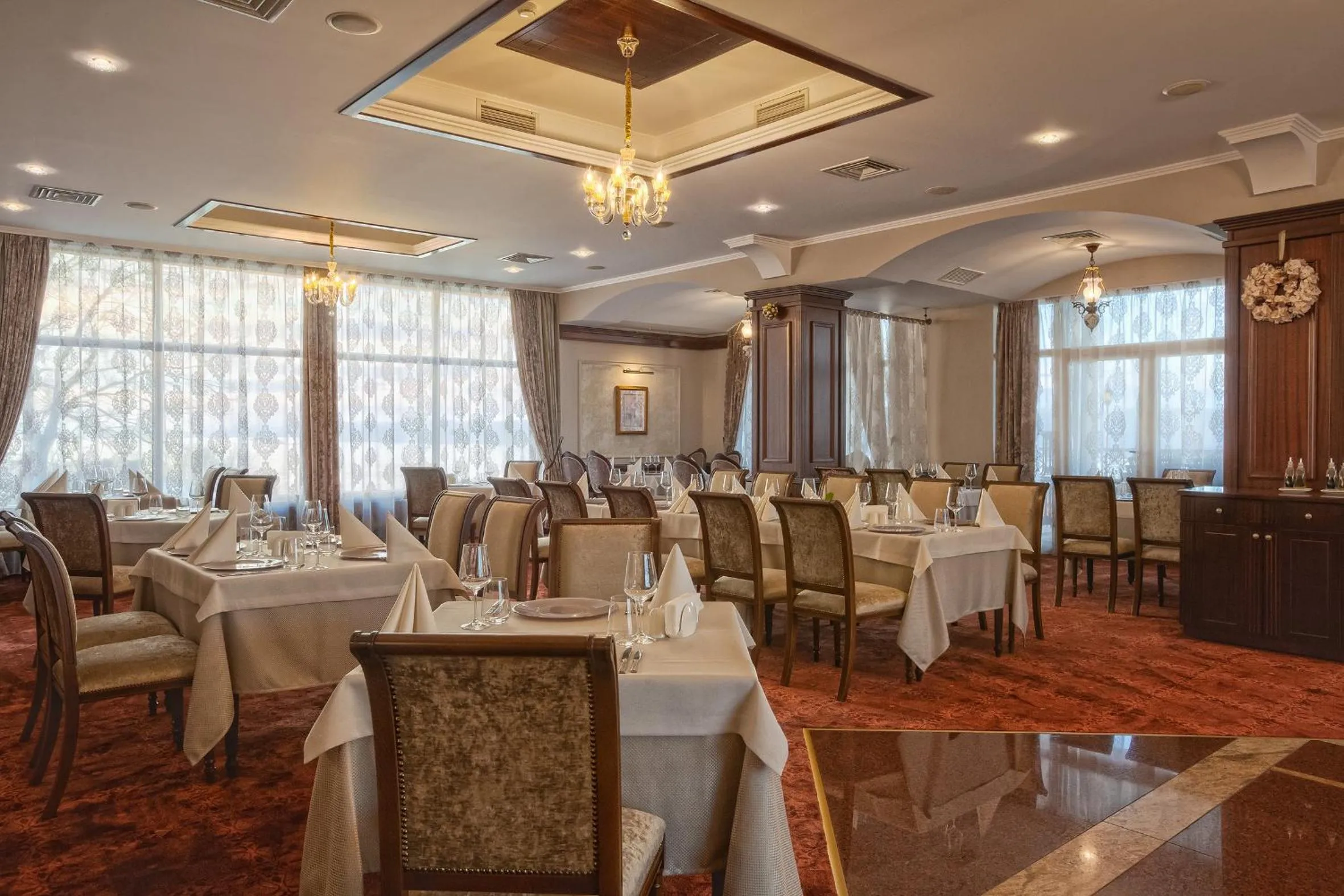 Restaurant/places to eat in Drustar Hotel