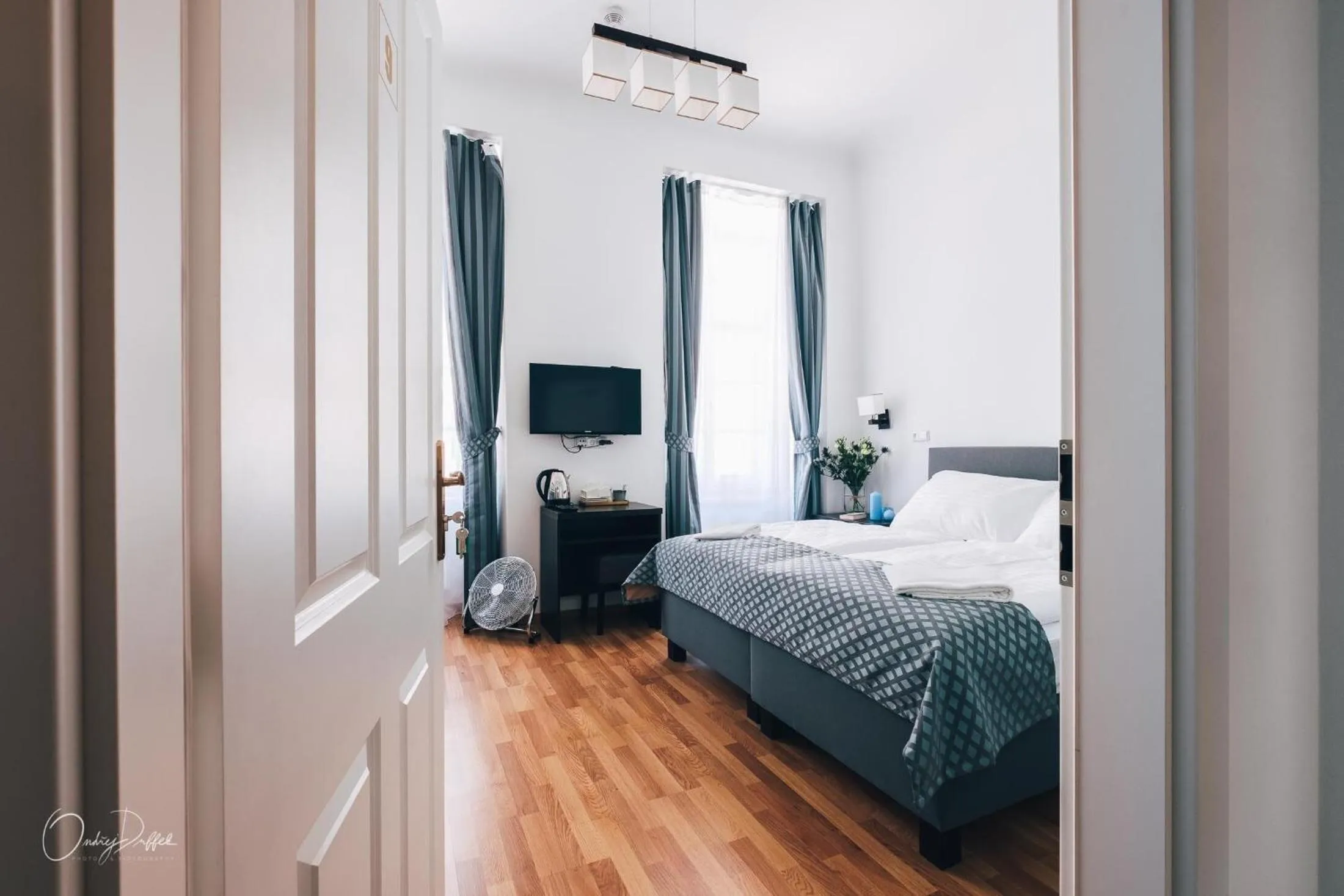 Photo of the whole room, Bed in Residence Corto Old Town