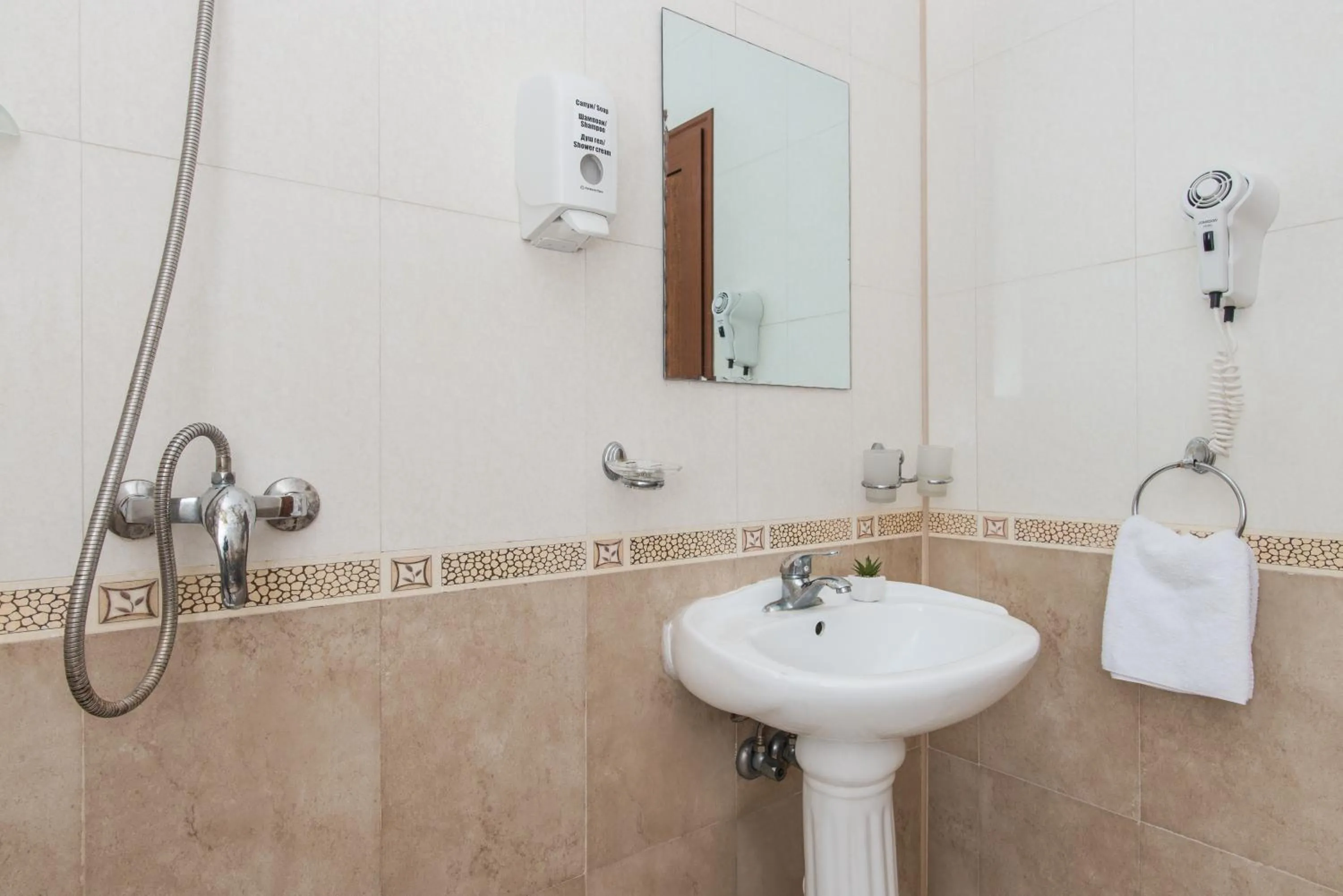 Семеен хотел Golden Place