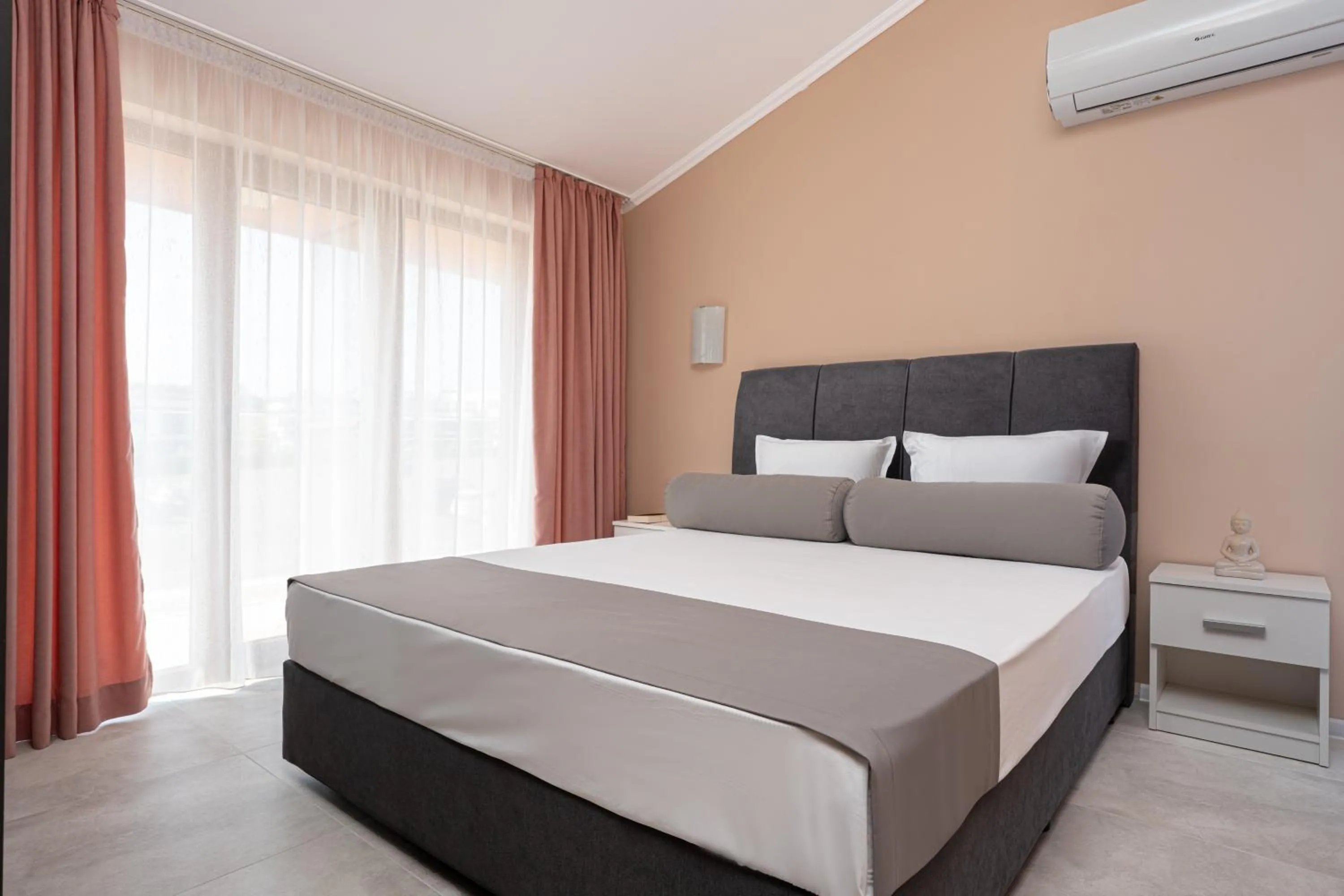 Bed in Семеен хотел Golden Place