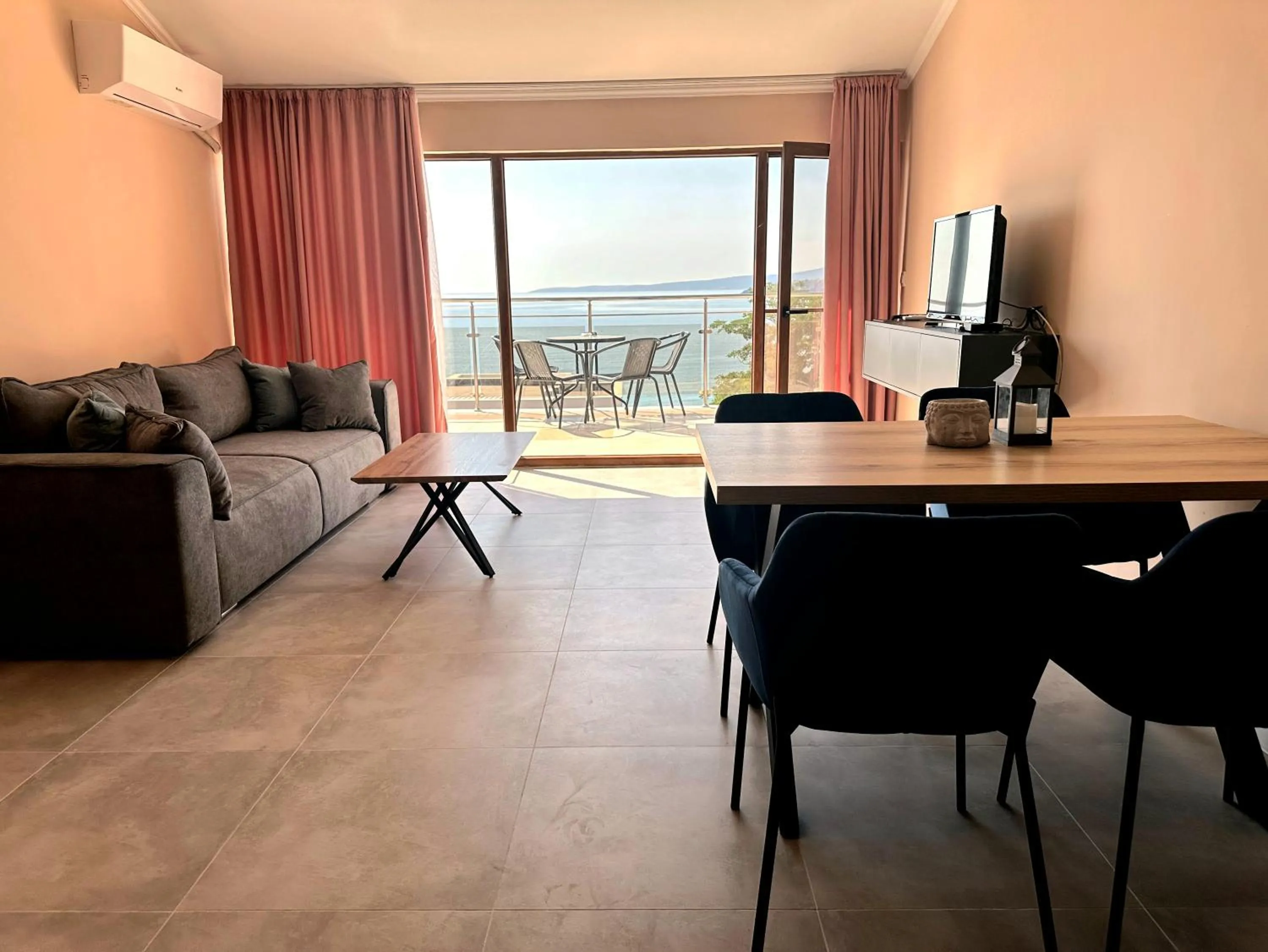 Two-Bedroom Deluxe Apartment in Семеен хотел Golden Place