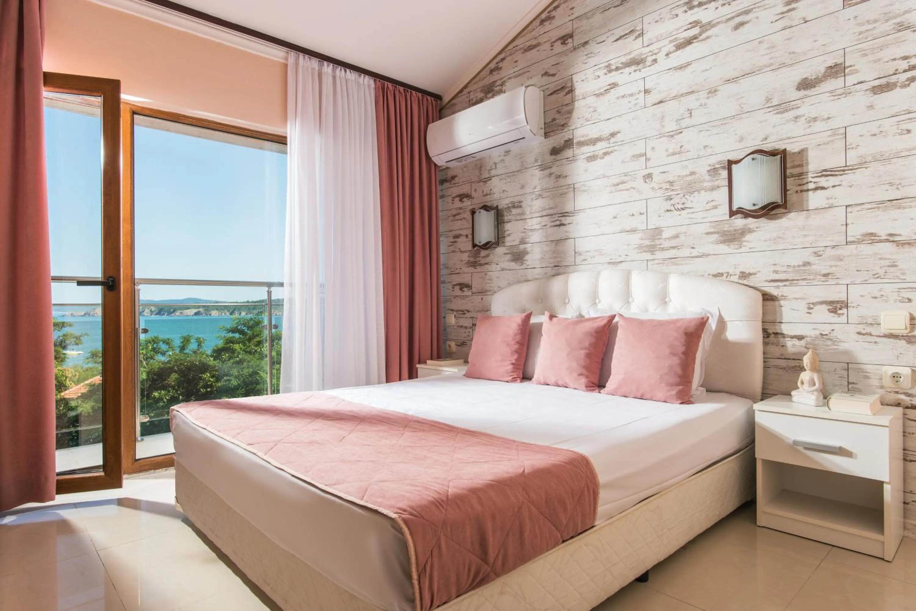 Bed in Семеен хотел Golden Place