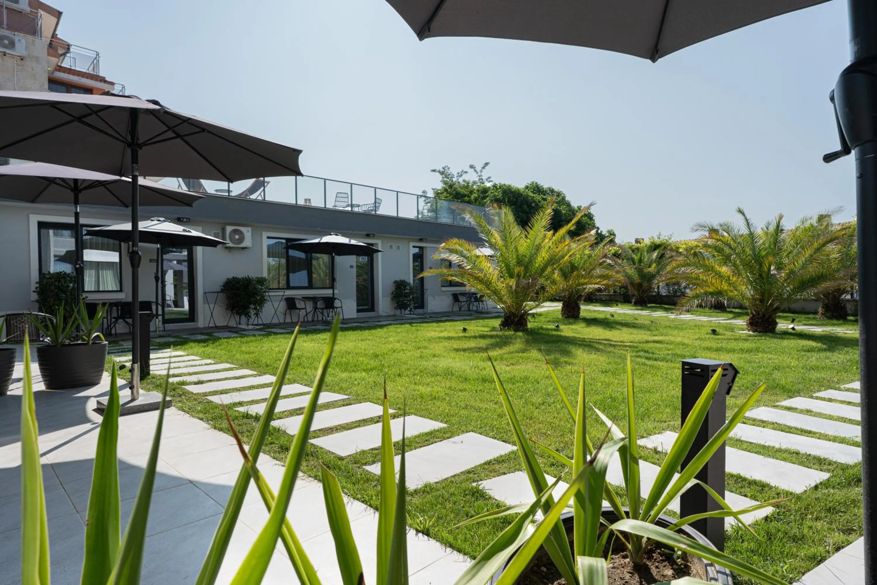 Семеен хотел Golden Place