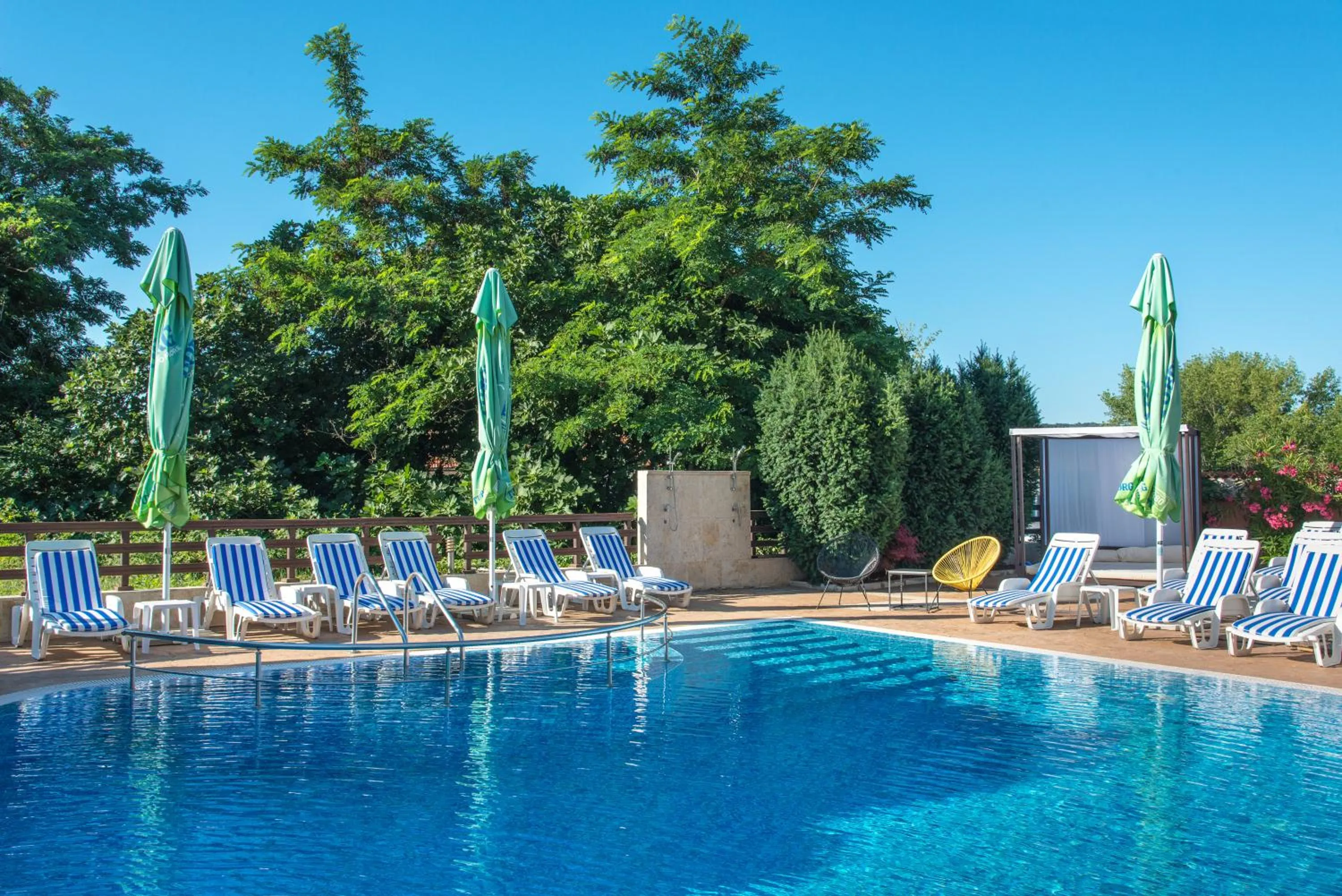 Семеен хотел Golden Place