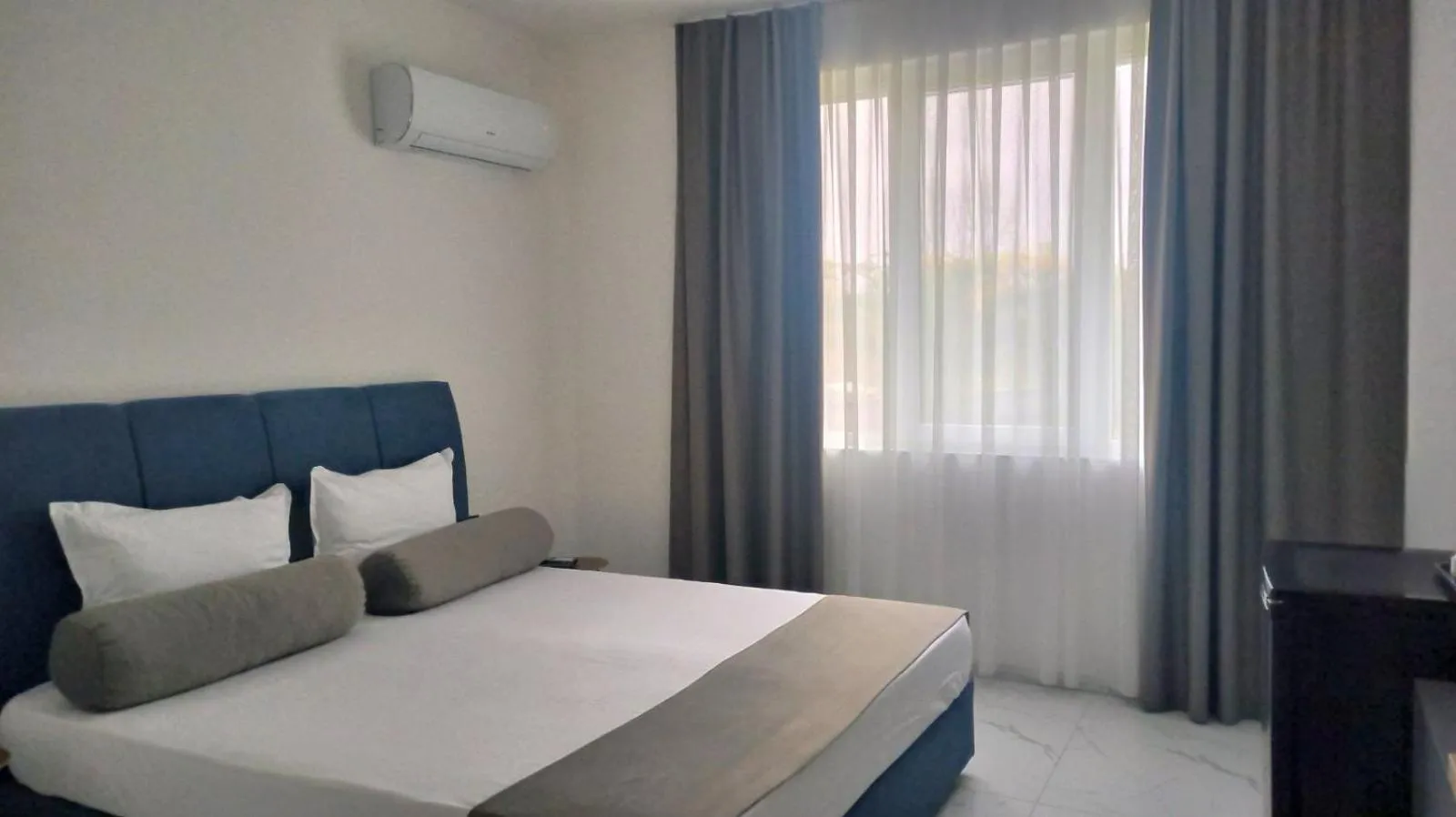 Deluxe Triple Room in Семеен хотел Golden Place