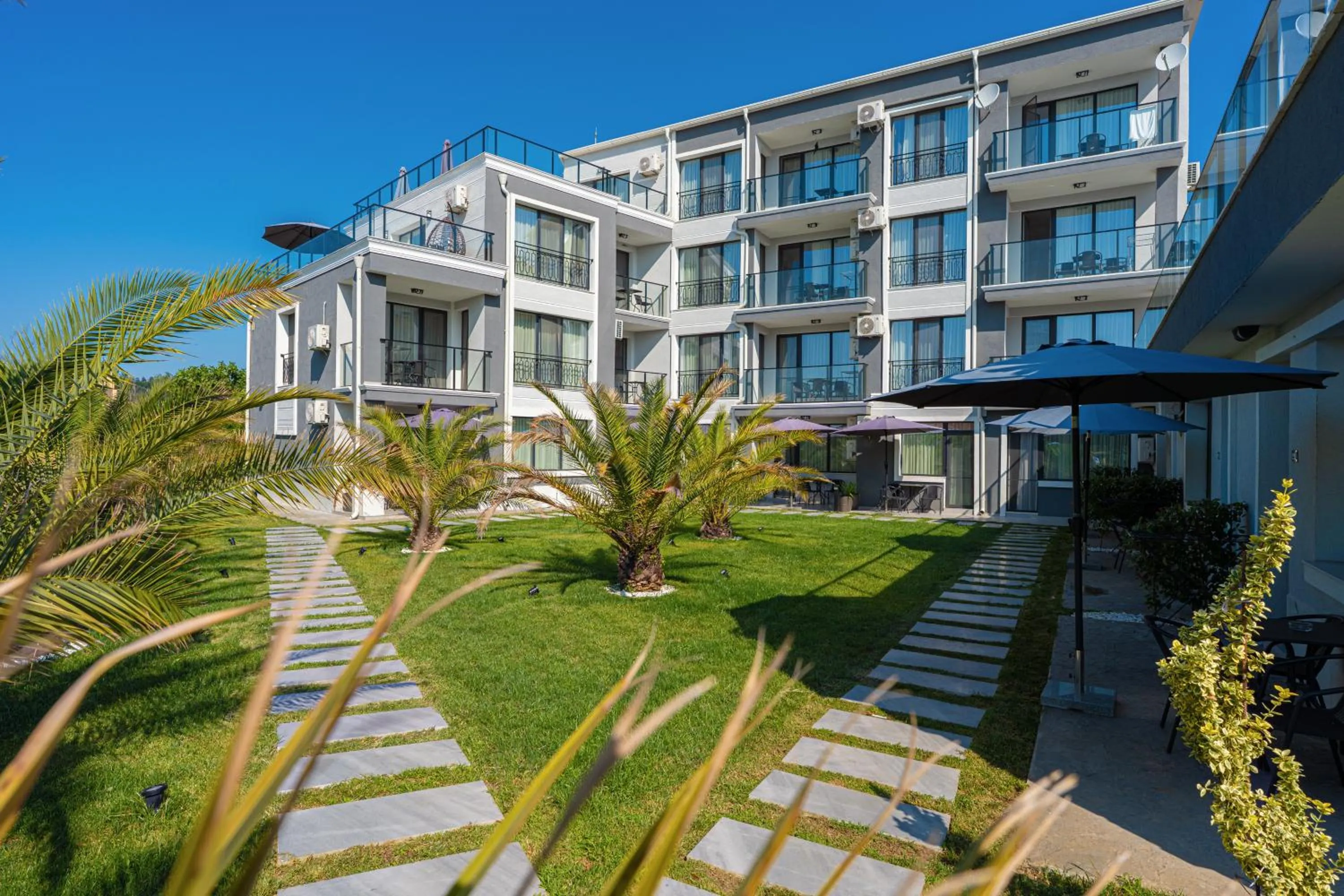 Семеен хотел Golden Place