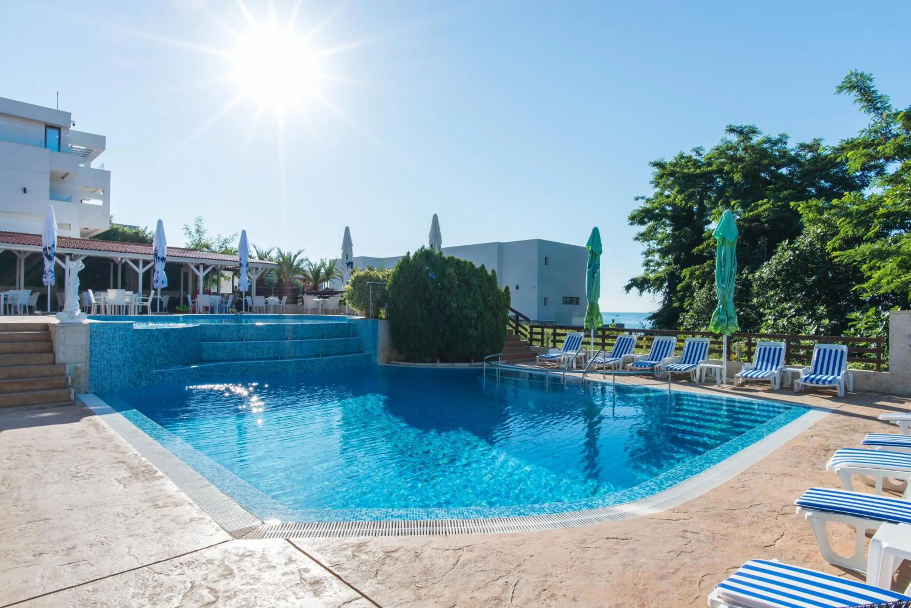 Семеен хотел Golden Place